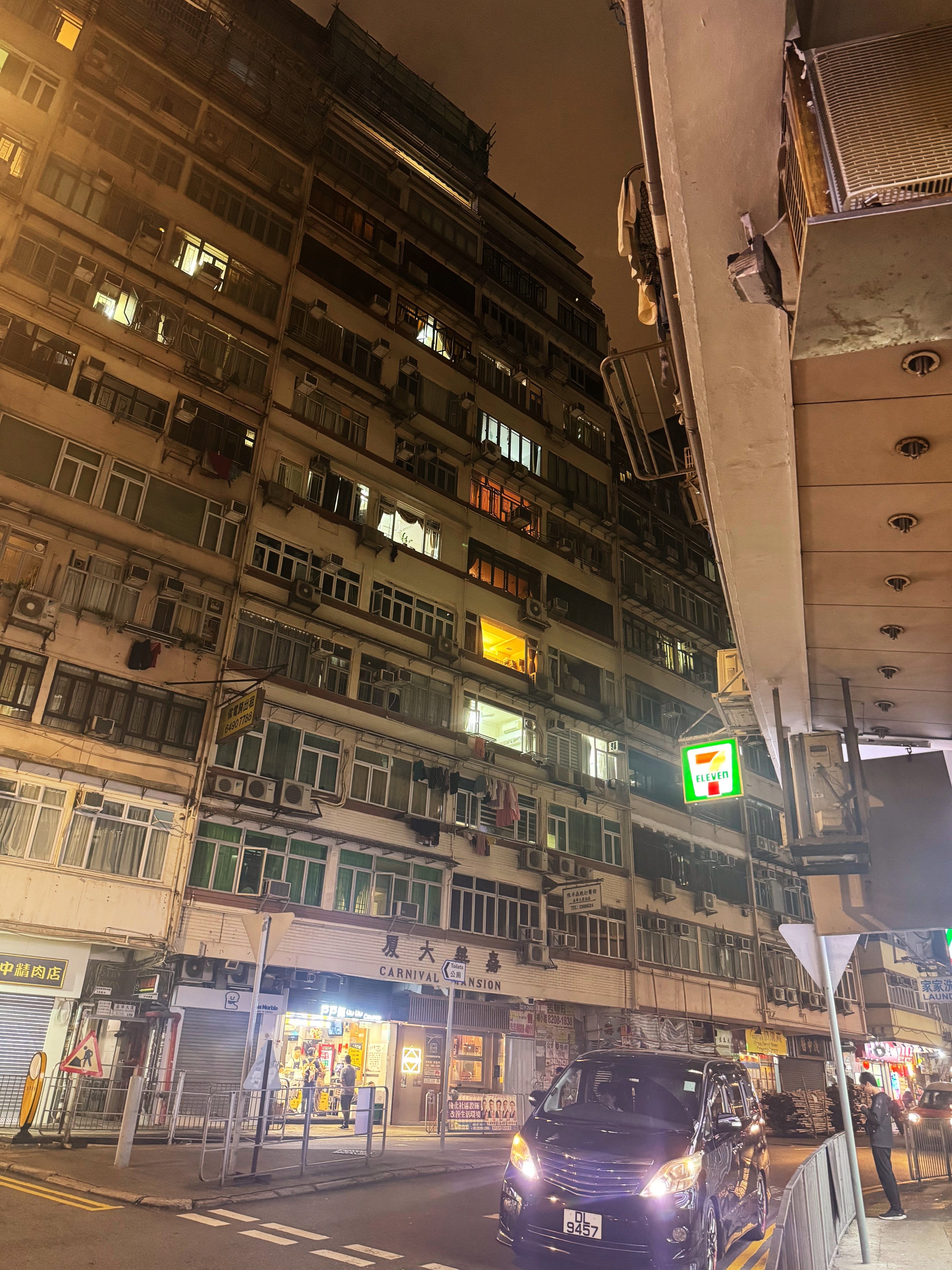 瞬間的な「出来事」が永続的な「思い出」に~香港のセブンイレブンにて