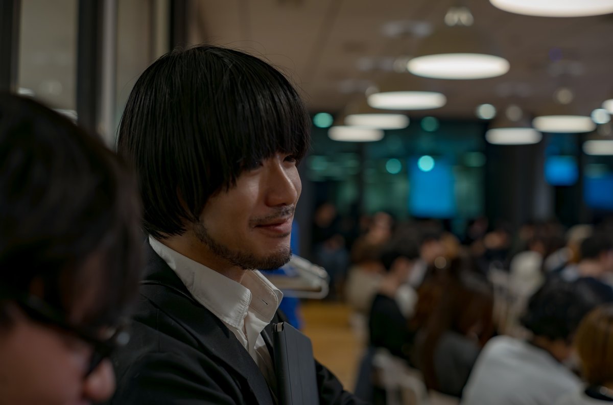 筆者が登壇前に緊張する様子