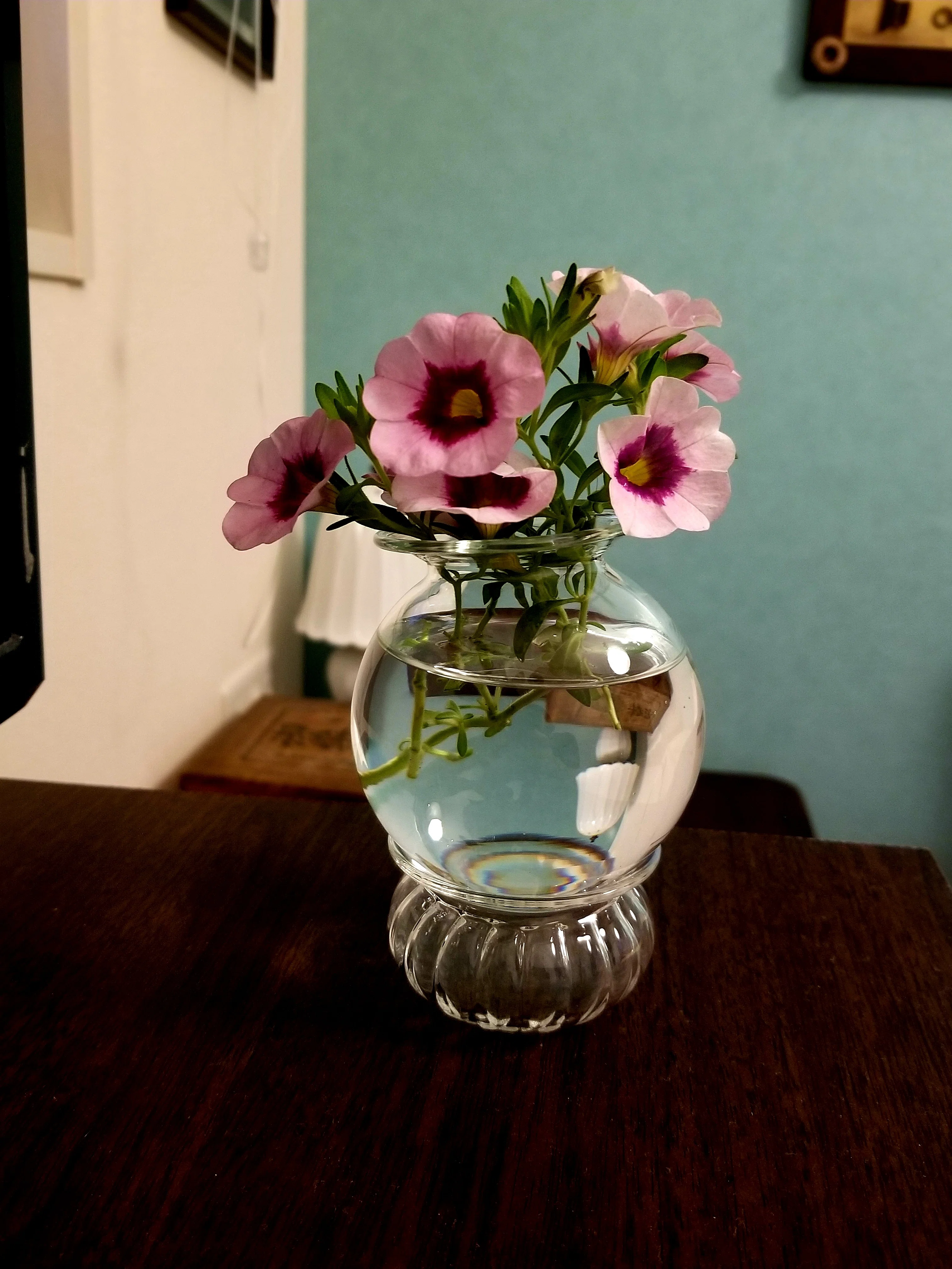 ずっと実験していた人間が買った花瓶｜あおい