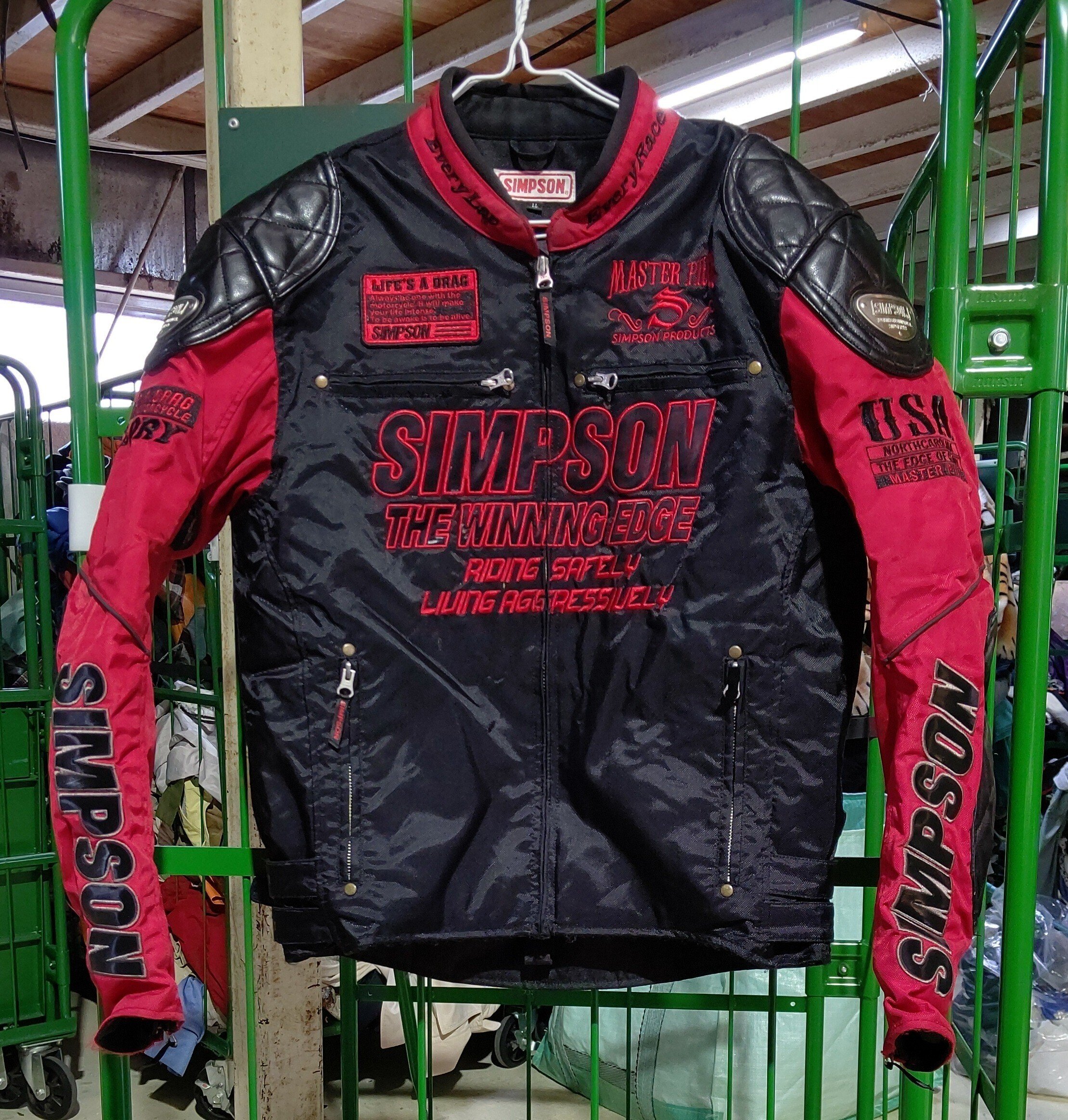 SIMPSONの🏍ライダースジャケットをレスキューした💖黒地に深紅｜ラグ