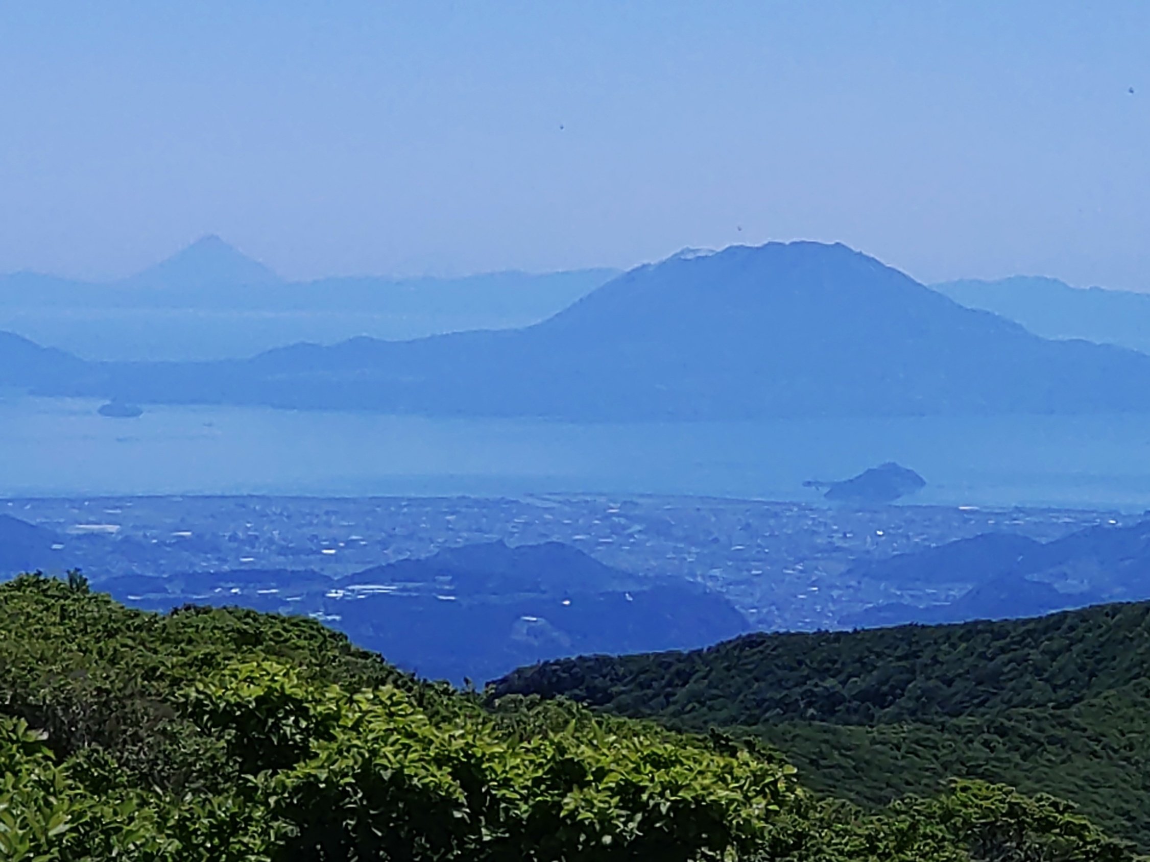 初夏の韓国岳から見た霧島の山、F10号、佐原聖春 初夏の韓国岳から見た霧島の山、F10号、佐原聖春