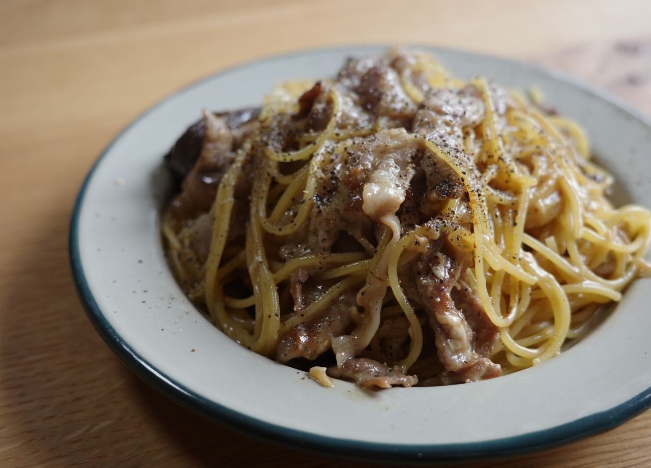 少しばかりうますぎたかも】豚こまとなすのバター醤油麹ワンパン
