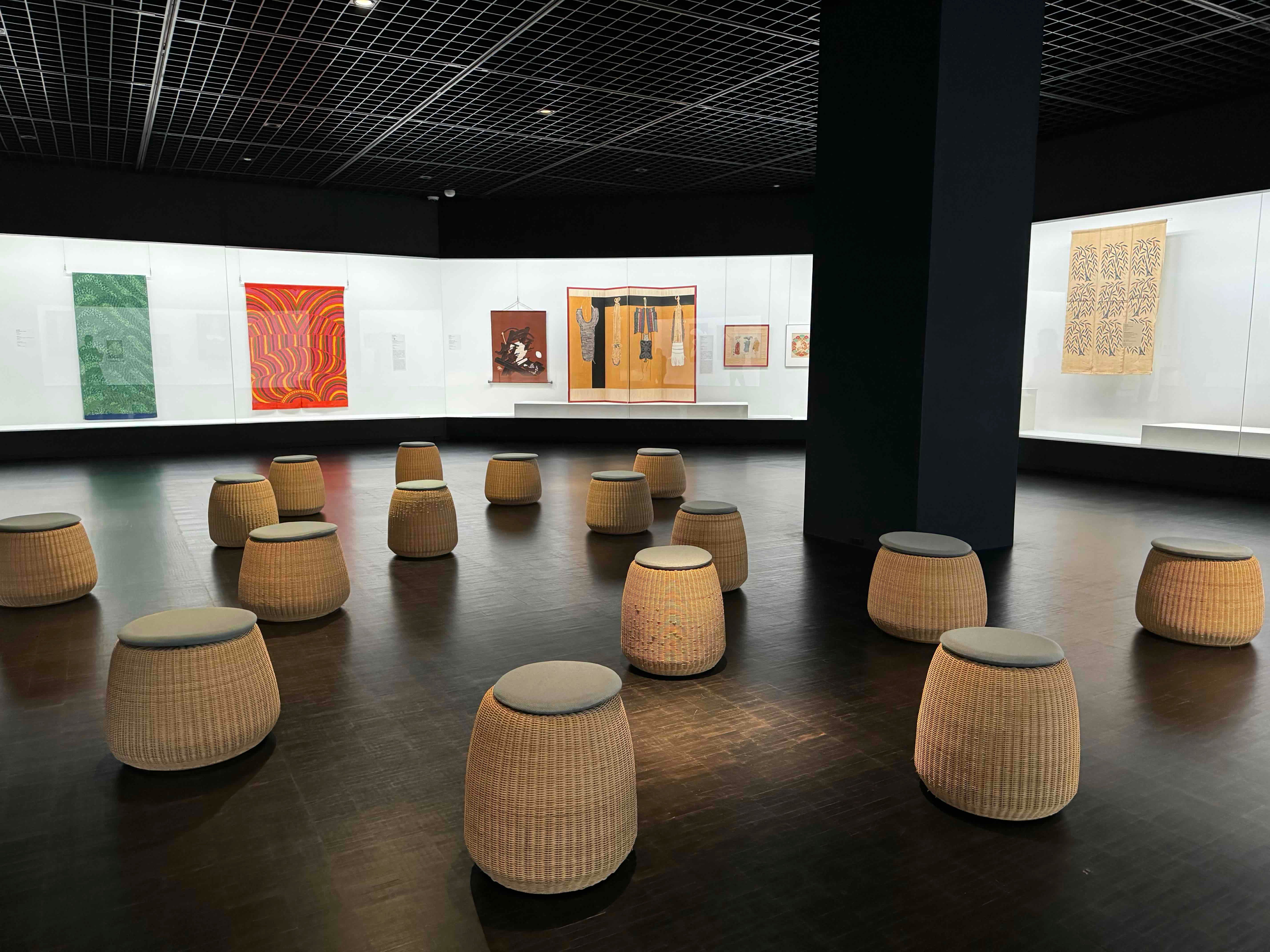 美術館の椅子 ウサギの椅子にエレベーター。21美の館内はアート感覚 | 金沢を