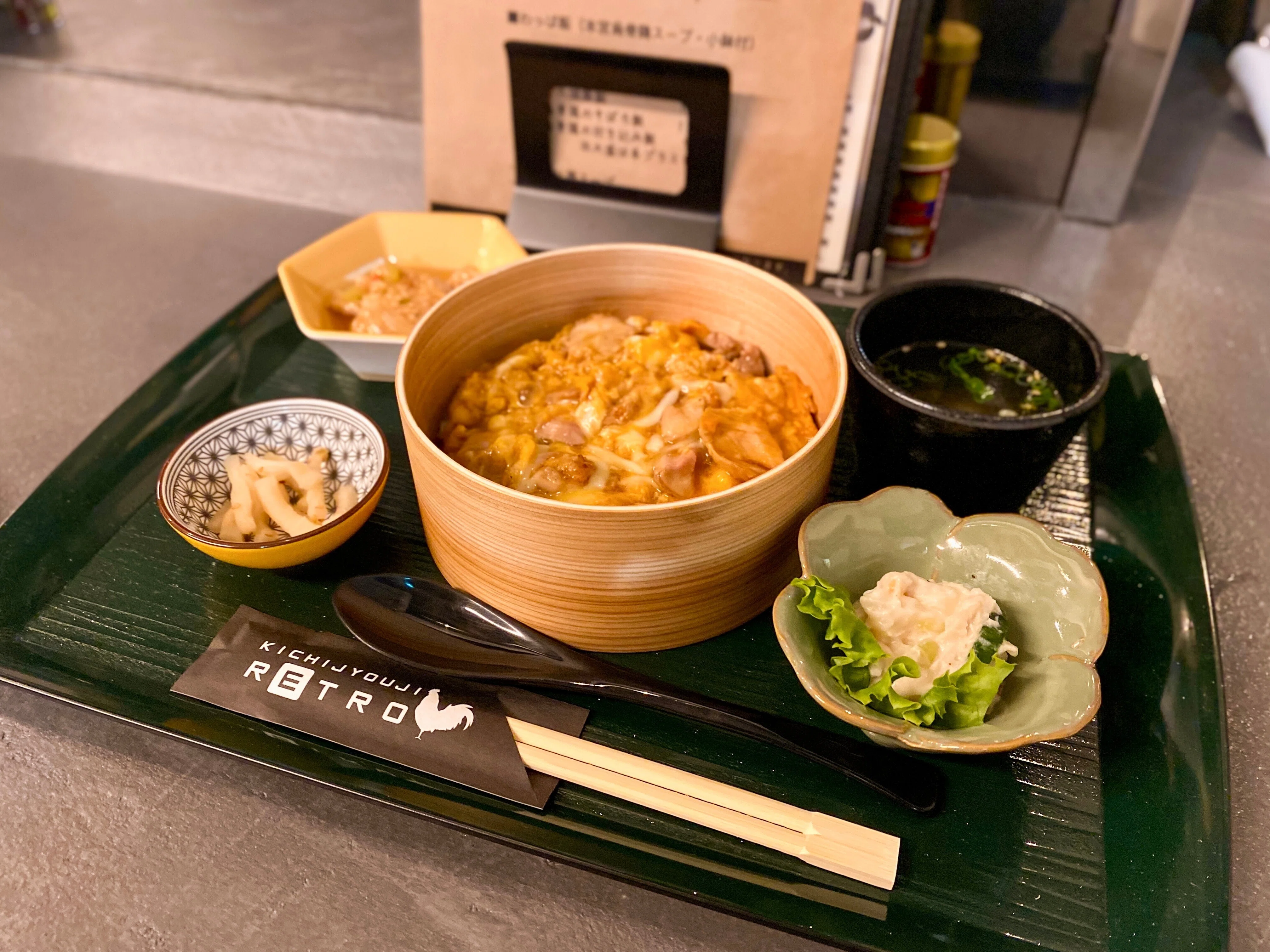 優しい味わいが唯一無二！吉祥寺RETROで飽きの来ない炭焼き親子飯を