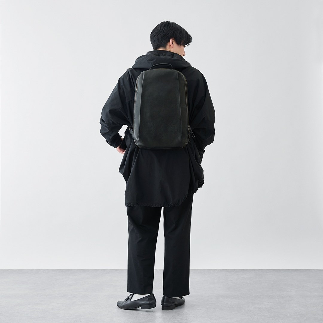 雨の日も、晴れの日も、軽やかに。ERIKO YAMAGUCHI初の撥水アウターを