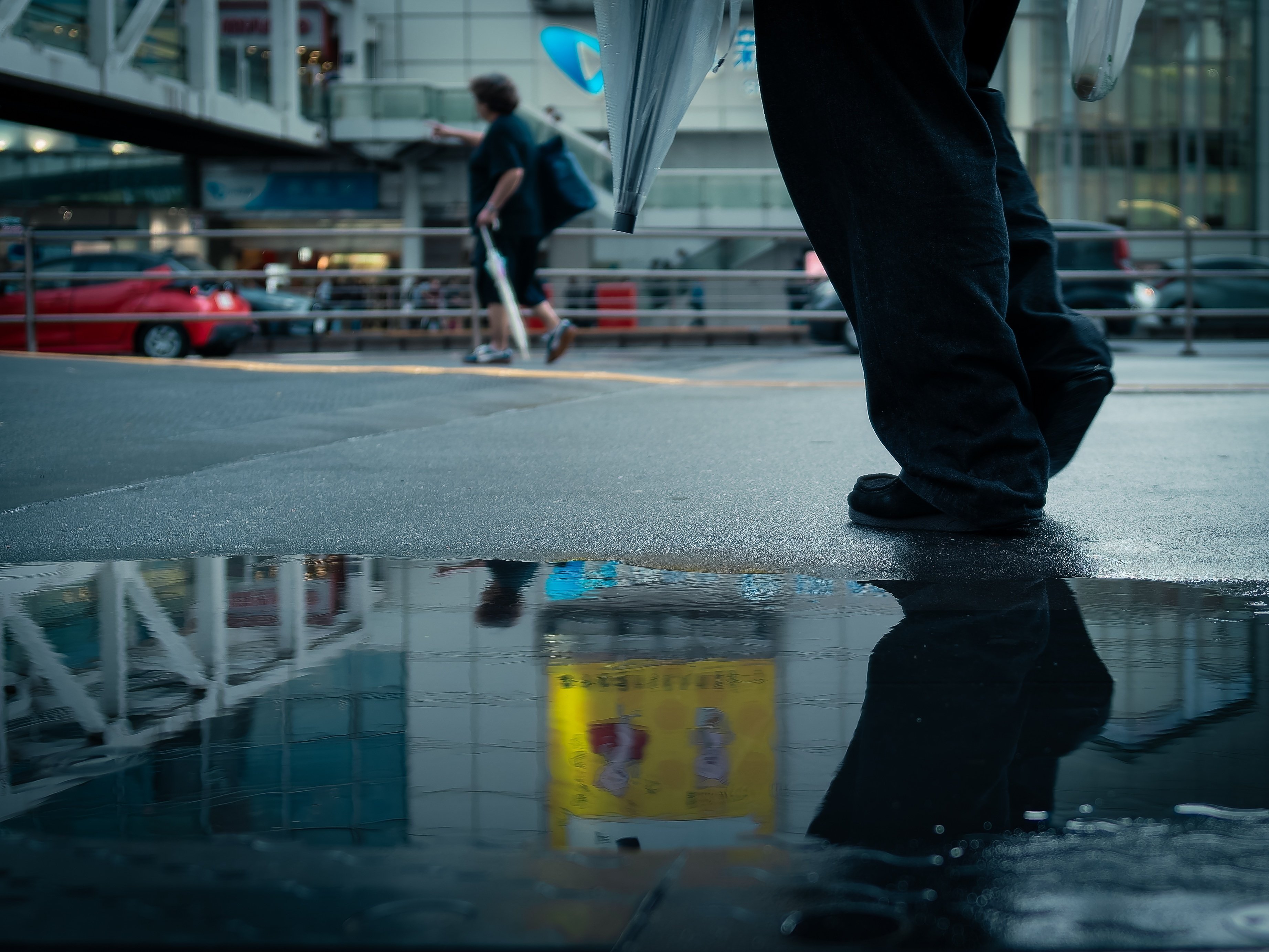 ⭐︎ご縁を大切に⭐︎UN3D. VEST LIKE White OM SYSTEM M.ZUIKO DIGITAL ED 17mm F1.2 PROで雨のフォト