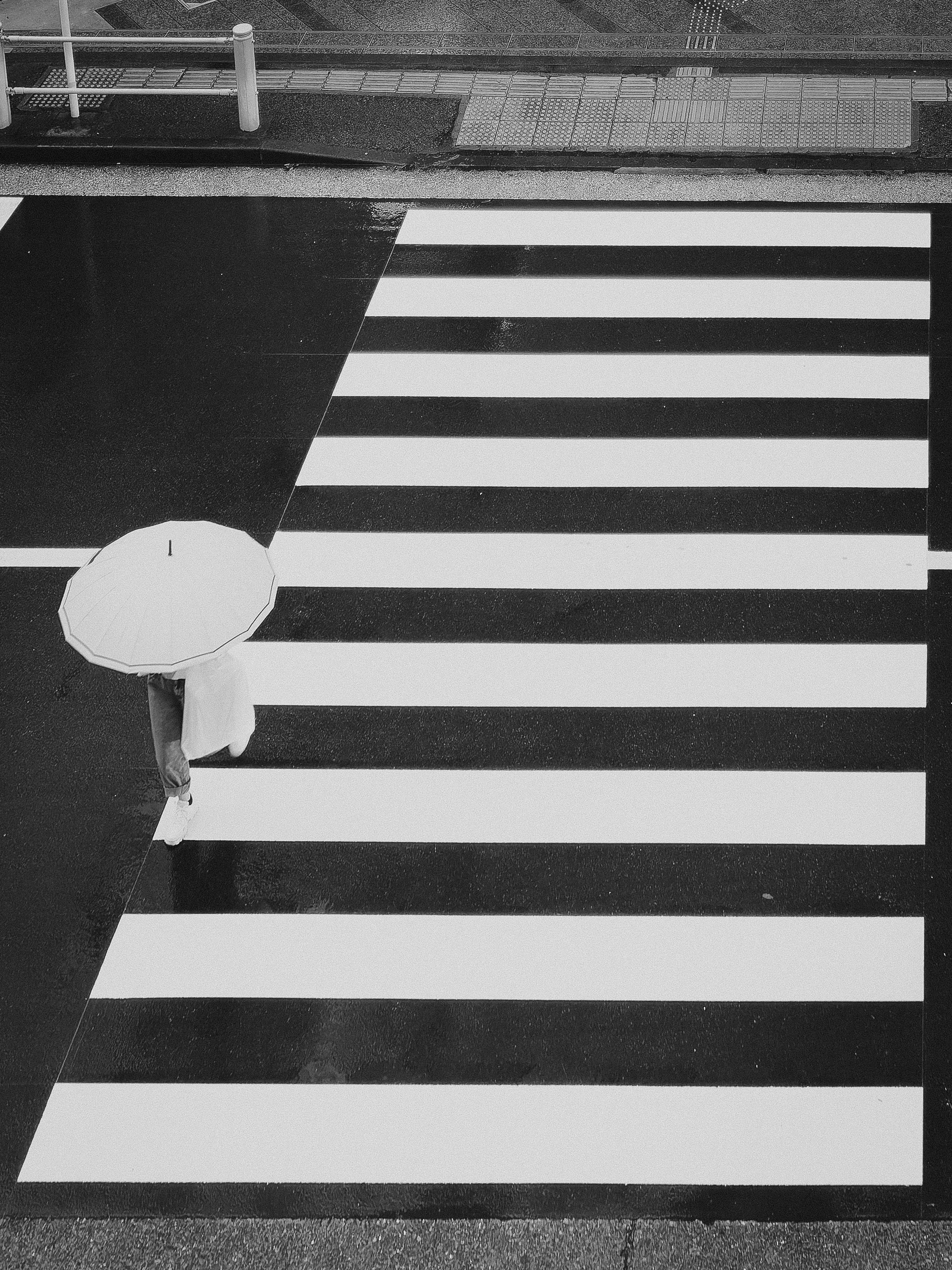 ⭐︎ご縁を大切に⭐︎UN3D. VEST LIKE White OM SYSTEM M.ZUIKO DIGITAL ED 17mm F1.2 PROで雨のフォト