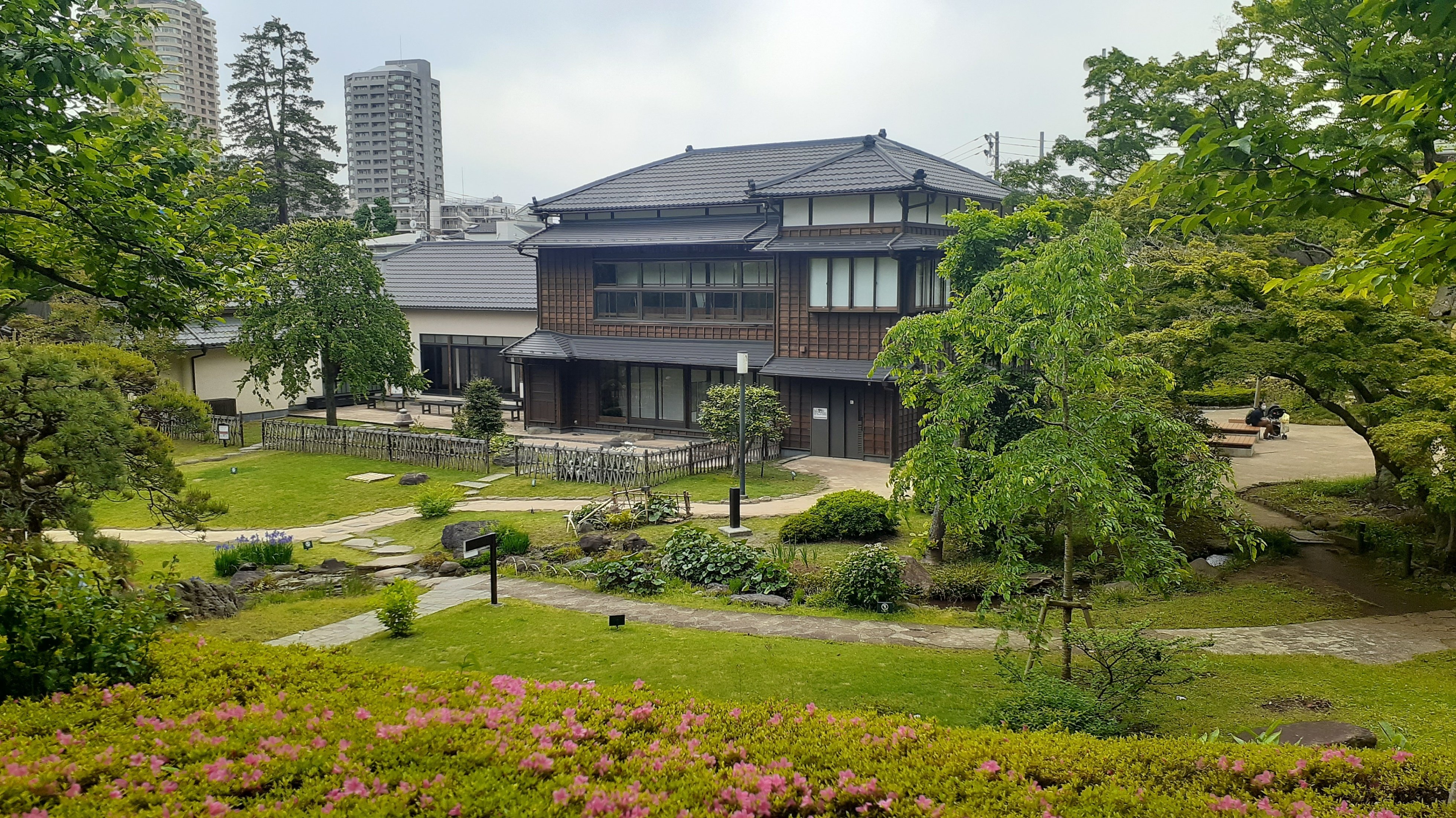 熊本藩細川家目白下屋敷（肥後細川庭園、和敬塾、永青文庫など）｜歩い