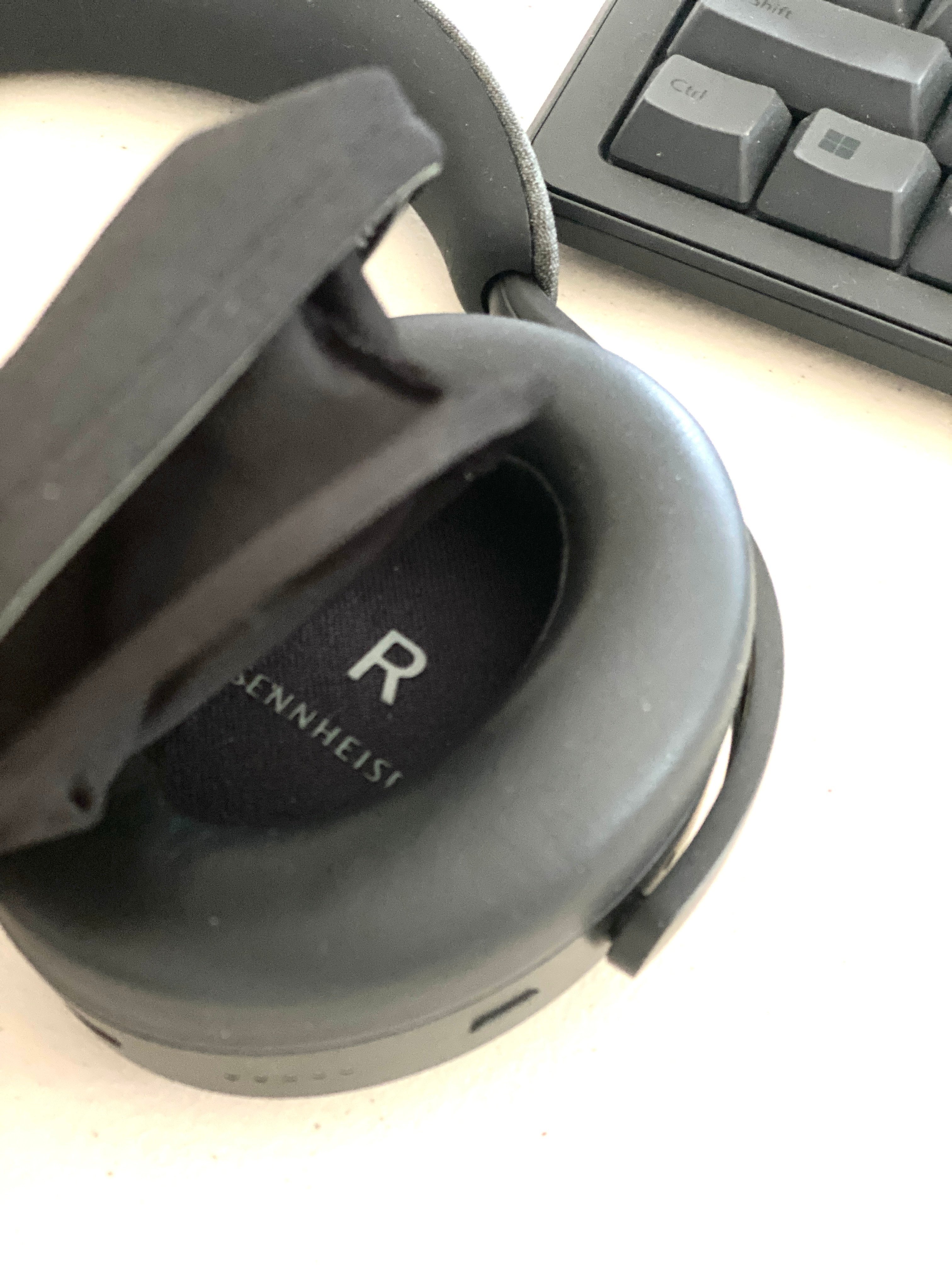 ヘッドホン   3万円の超高級‼️      音質最高‼️ケースもありすごく良き SONY ヘッドホン ソニー 有線 ステレオ ヘッドフォン 高音質 重
