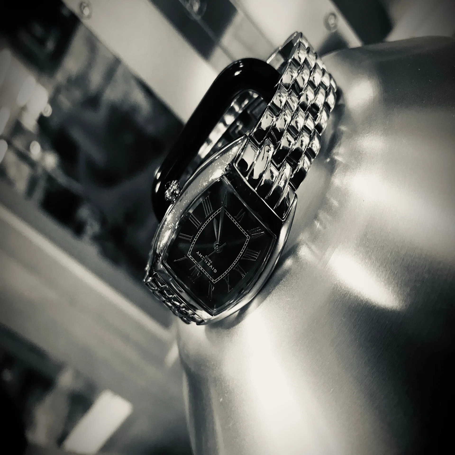 ジバンシー（Givenchy）時計の電池交換と修理ガイド｜はらじゅく時計 