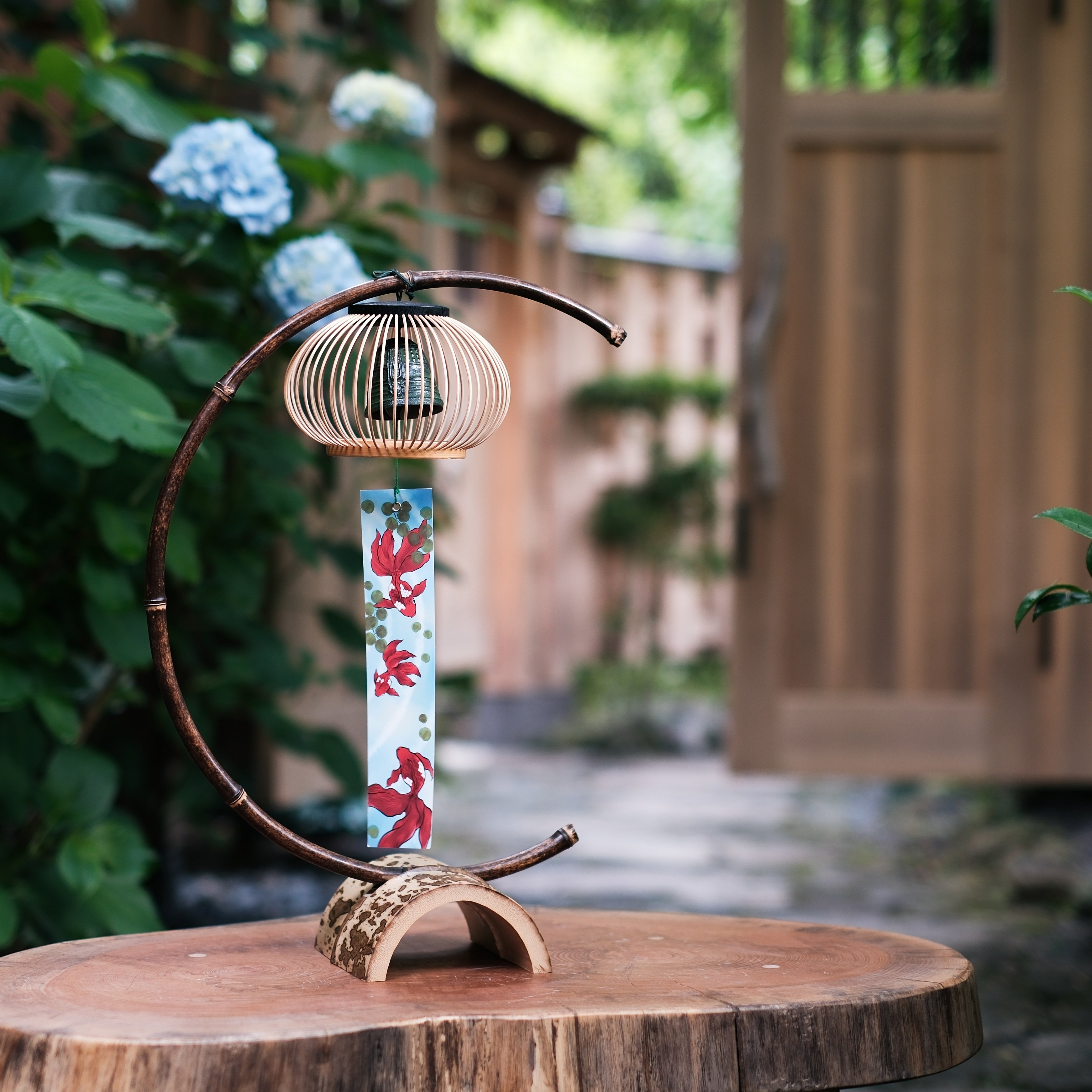 和風の置物 楽天市場】信楽焼きの陶器製の置物「風水お願い狸（黒）」 伝統工芸品