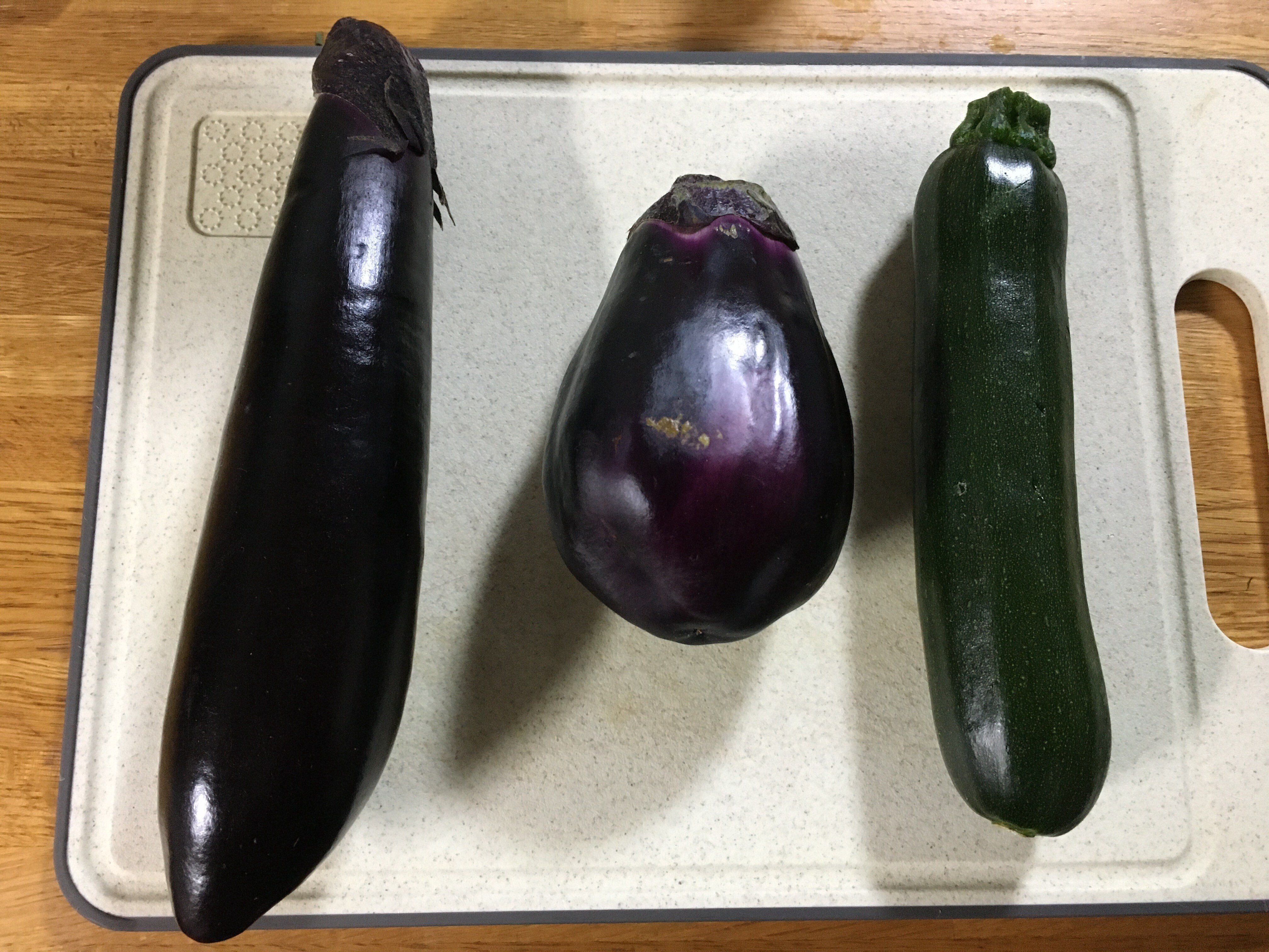 長ナスvs水ナスvsズッキーニ」~揚げびたし王決定戦~｜あへたん♪