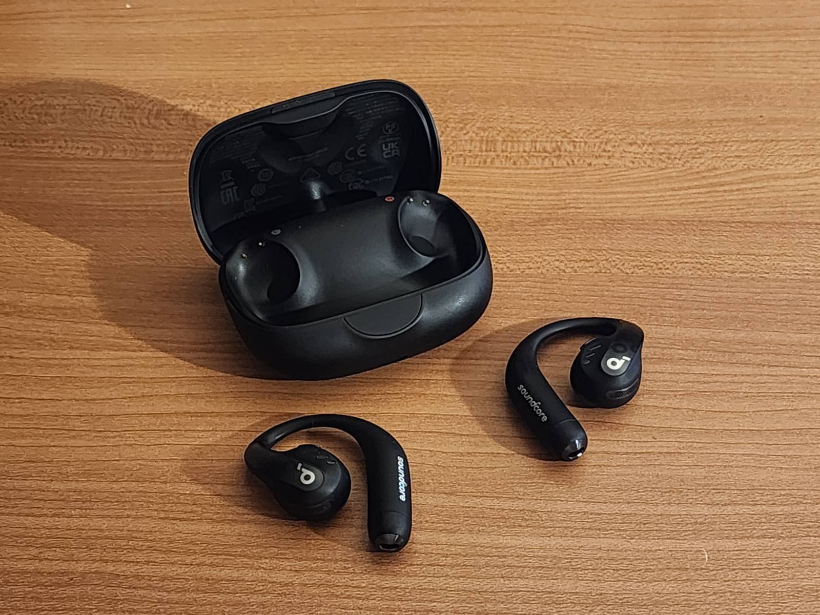 レビュー】耳をふさがないイヤホン、Anker Soundcore AeroFit レビュー】耳をふさがないイヤホン、Anker Soundcore AeroFit