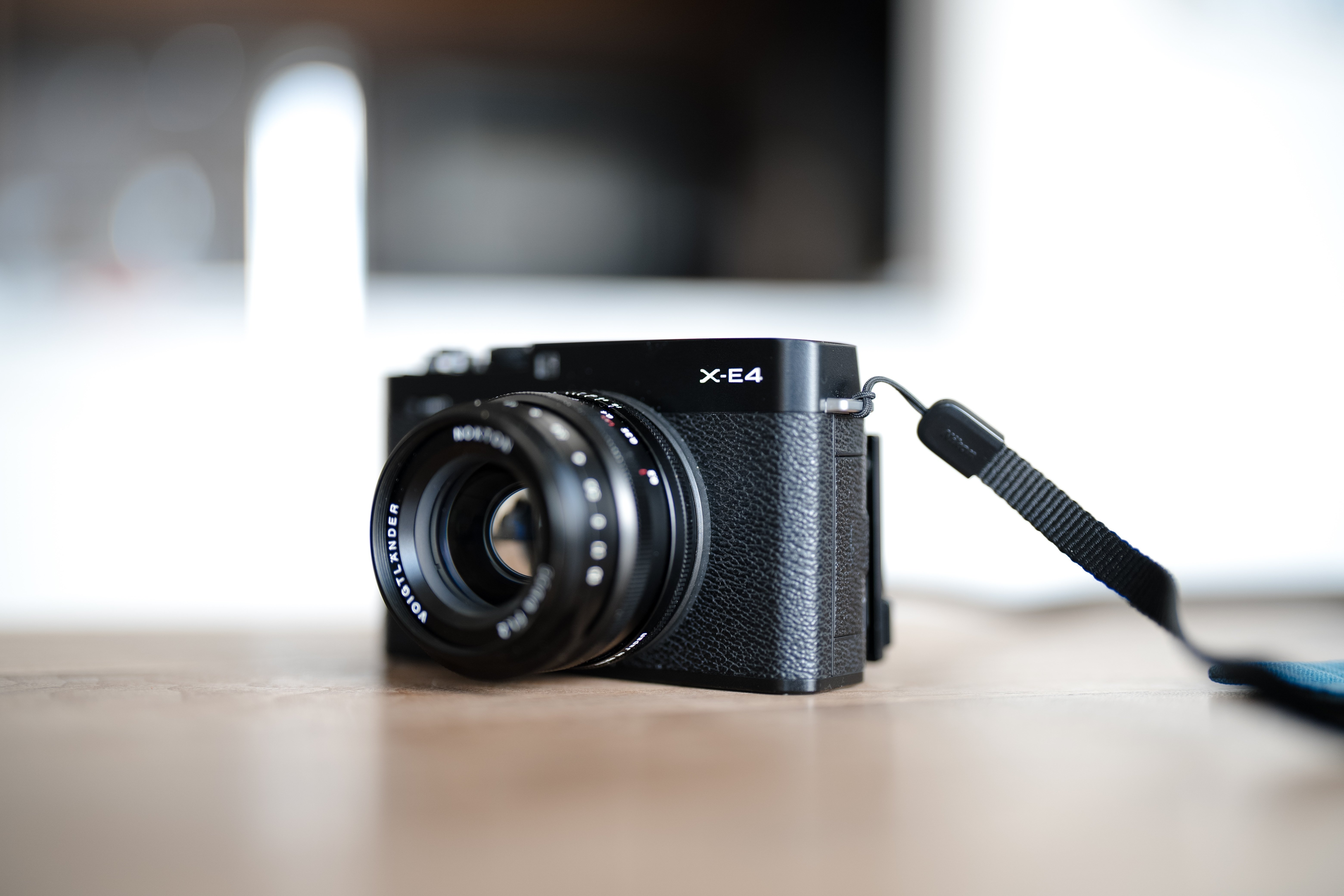 シャッター枚数157枚！　X-E4 ブラック　美品 シャッター枚数157枚！ X-E4 ブラック 美品