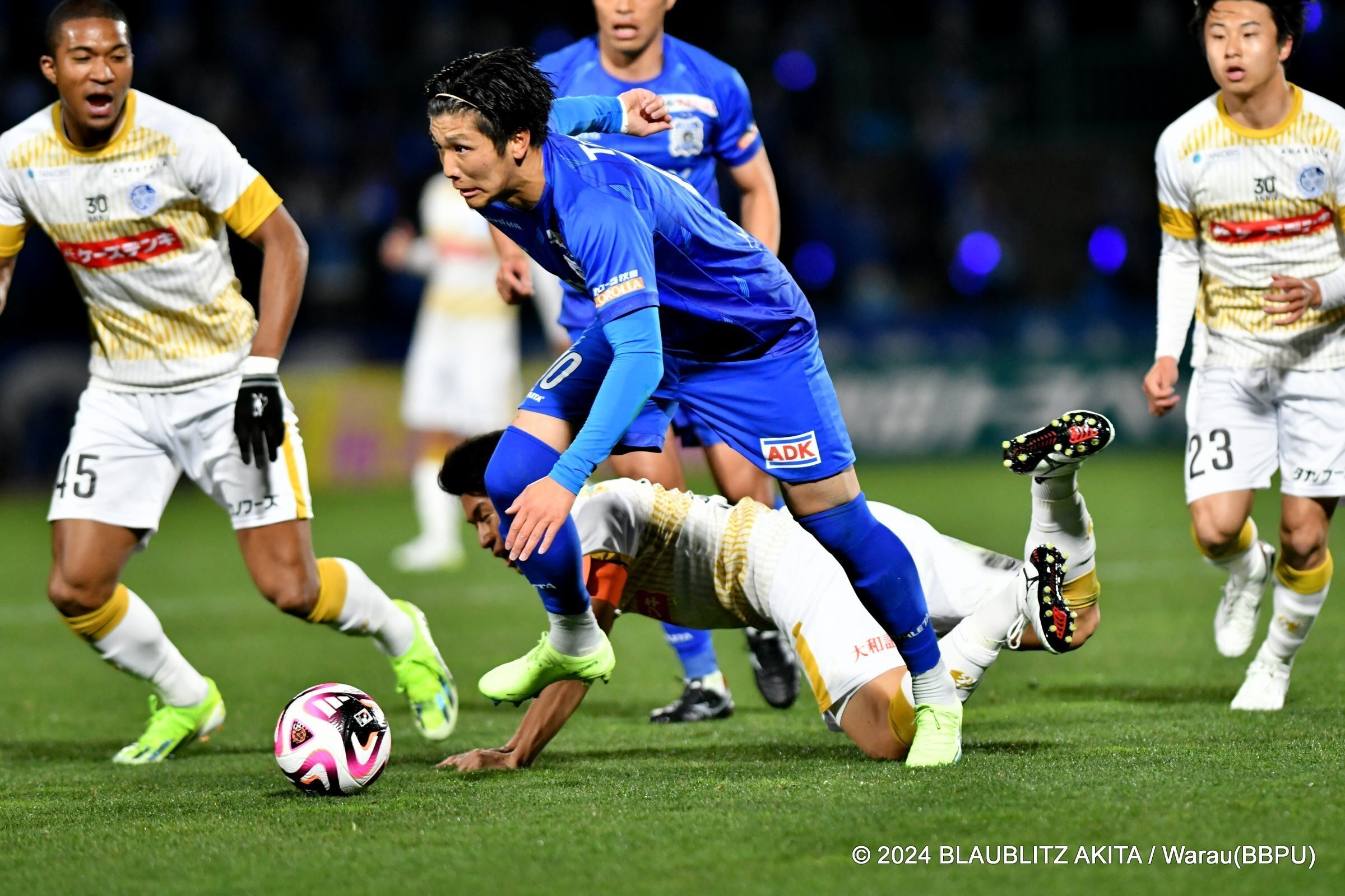 小松蓮ほか選手サイン入りユニフォーム #ブラウブリッツ秋田 HATTRICK（ハットトリック）-選手の想いをファンへ届ける公式