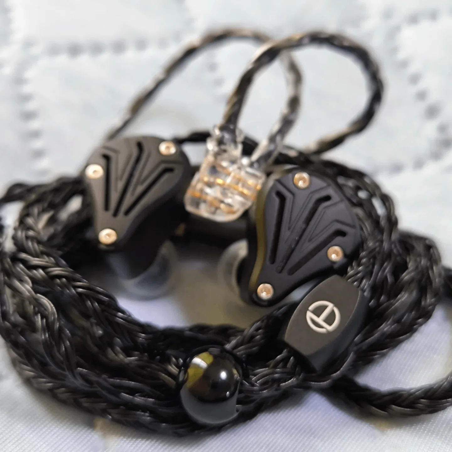 TRN BAX Pro is the TRN flagship. Earphones that sound like a movie