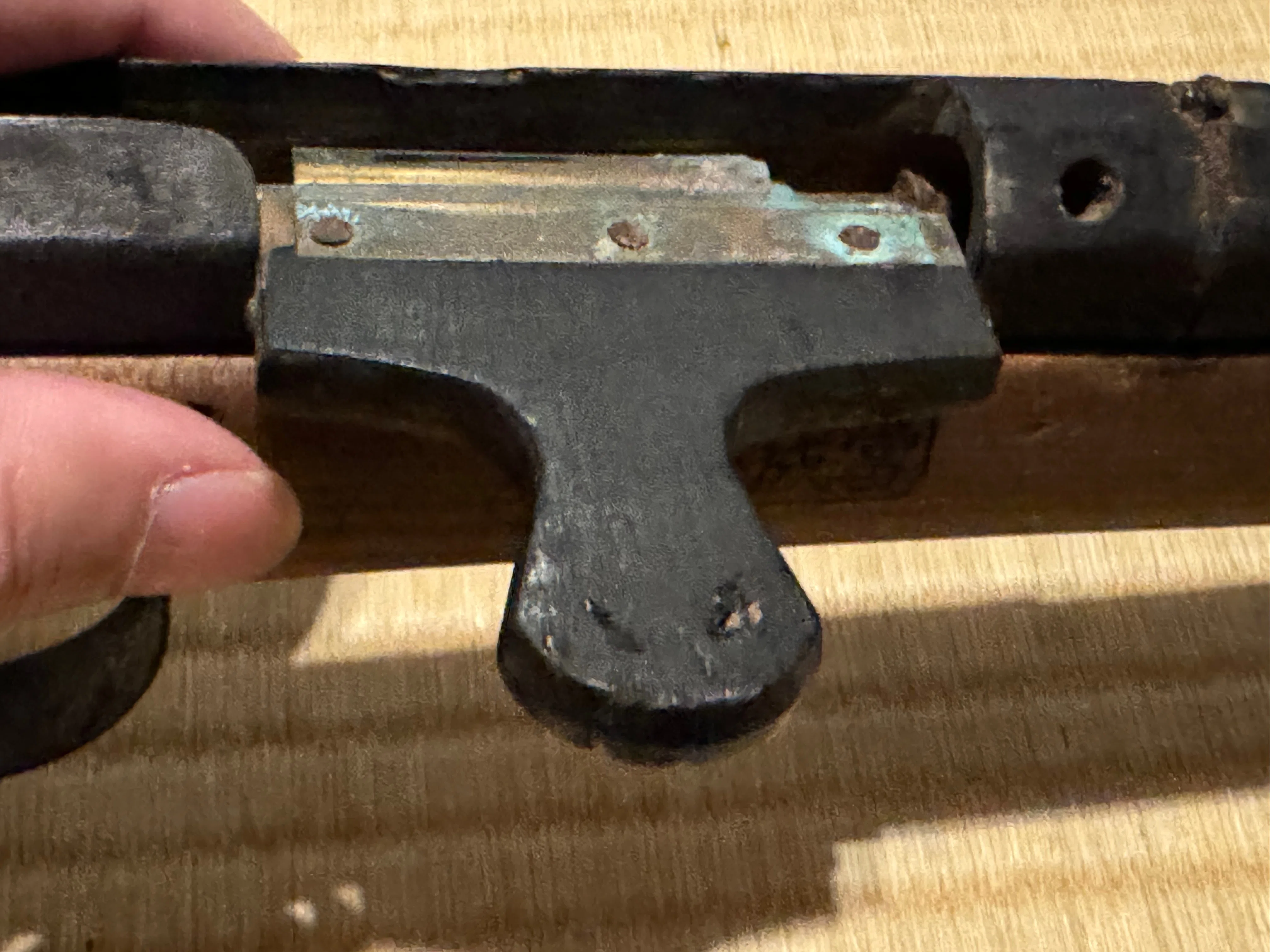 青年たちの訓練に使われた木製の模擬銃ー撃てなくても取扱に慣れ、いざ