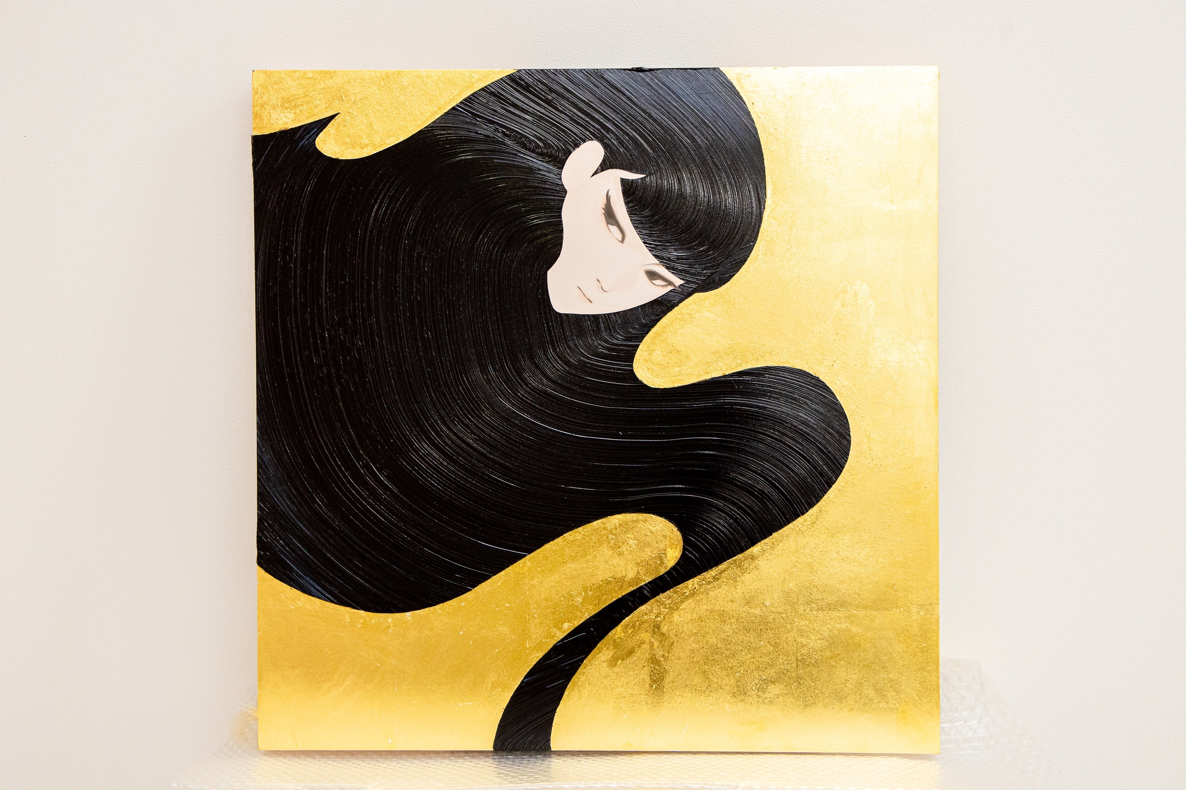 色も質感もそれ自体がアートになる： アーティスト・山中智郎さんとの