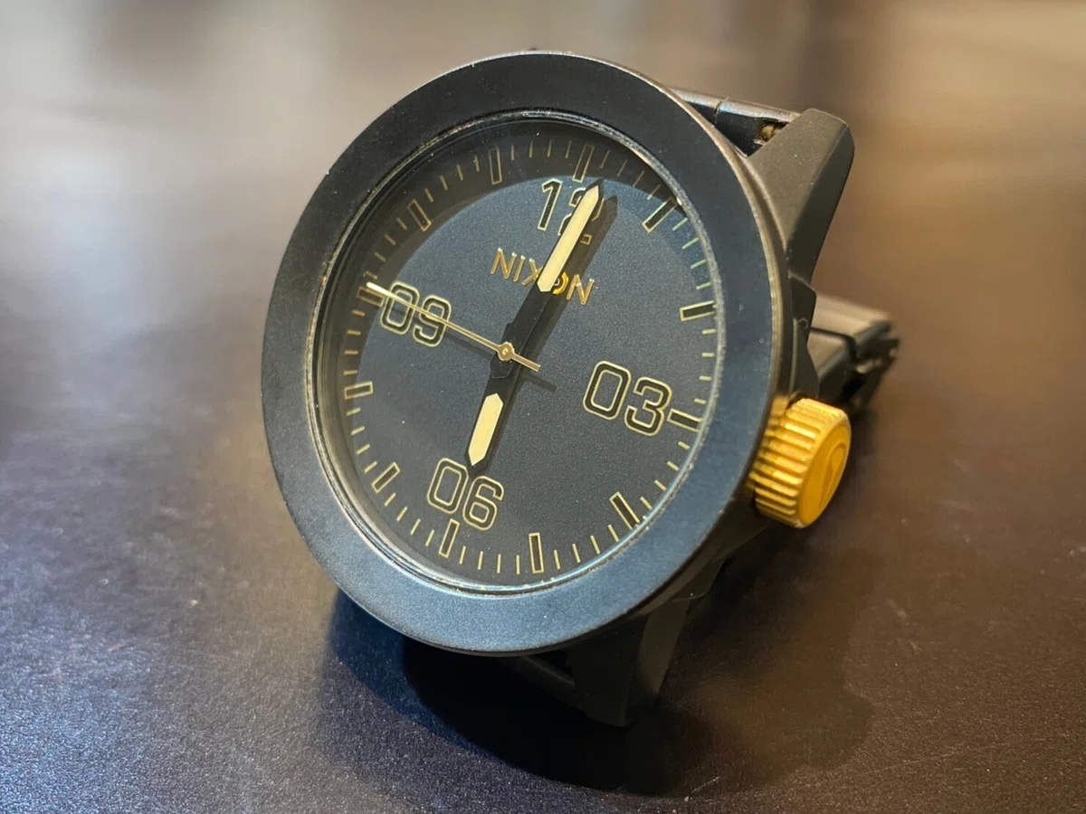 Nixon黒時計 （ニクソン ステイプル 腕時計 NIXON A1309-000 ブラック 