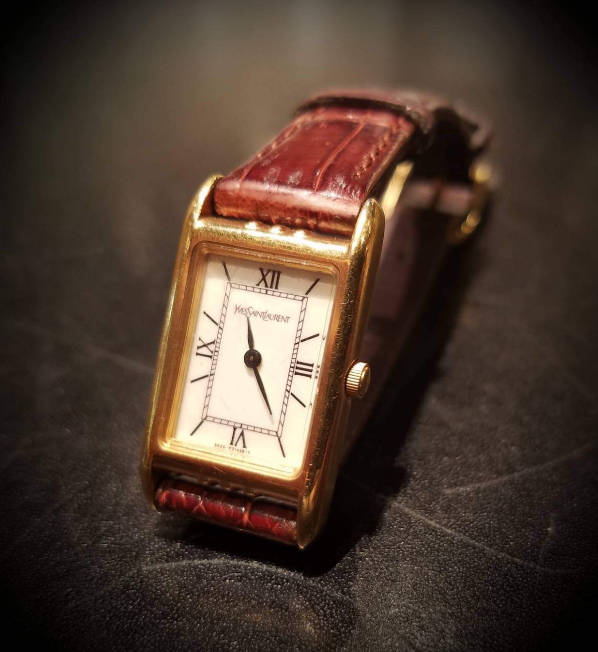 電池交換済み】Yves Saint Laurent 腕時計 ブラック バングル（イブ  