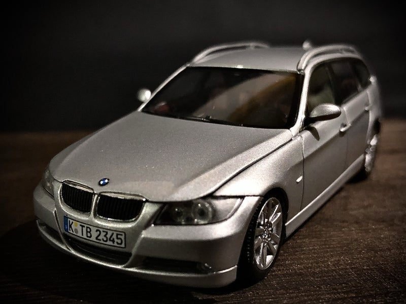 ◇【発送は土日のみ】1/43 ミニチャンプス BMW 320i 1989 black