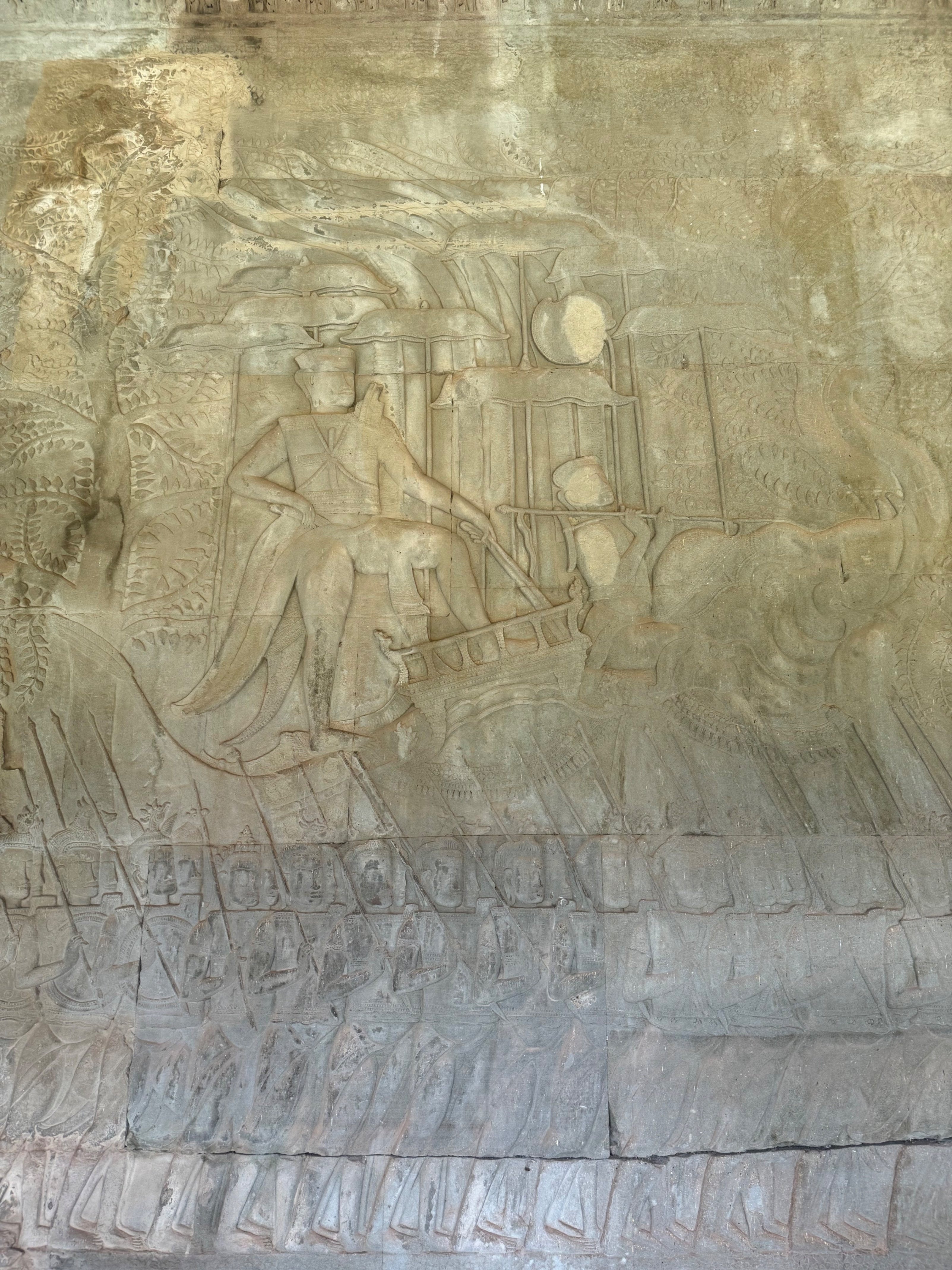 カンボジア観光BEST100】アンコールワットで古代の王様のレリーフを