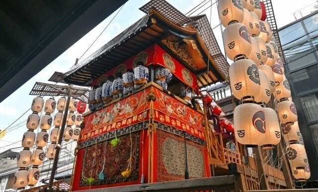 【中古】 京都祇園祭の染織美術 山・鉾は生きた美術館/京都書院/栗田治 京都祇園祭の染織美術ー山鉾は生きた美術館』祇園祭に持っていき