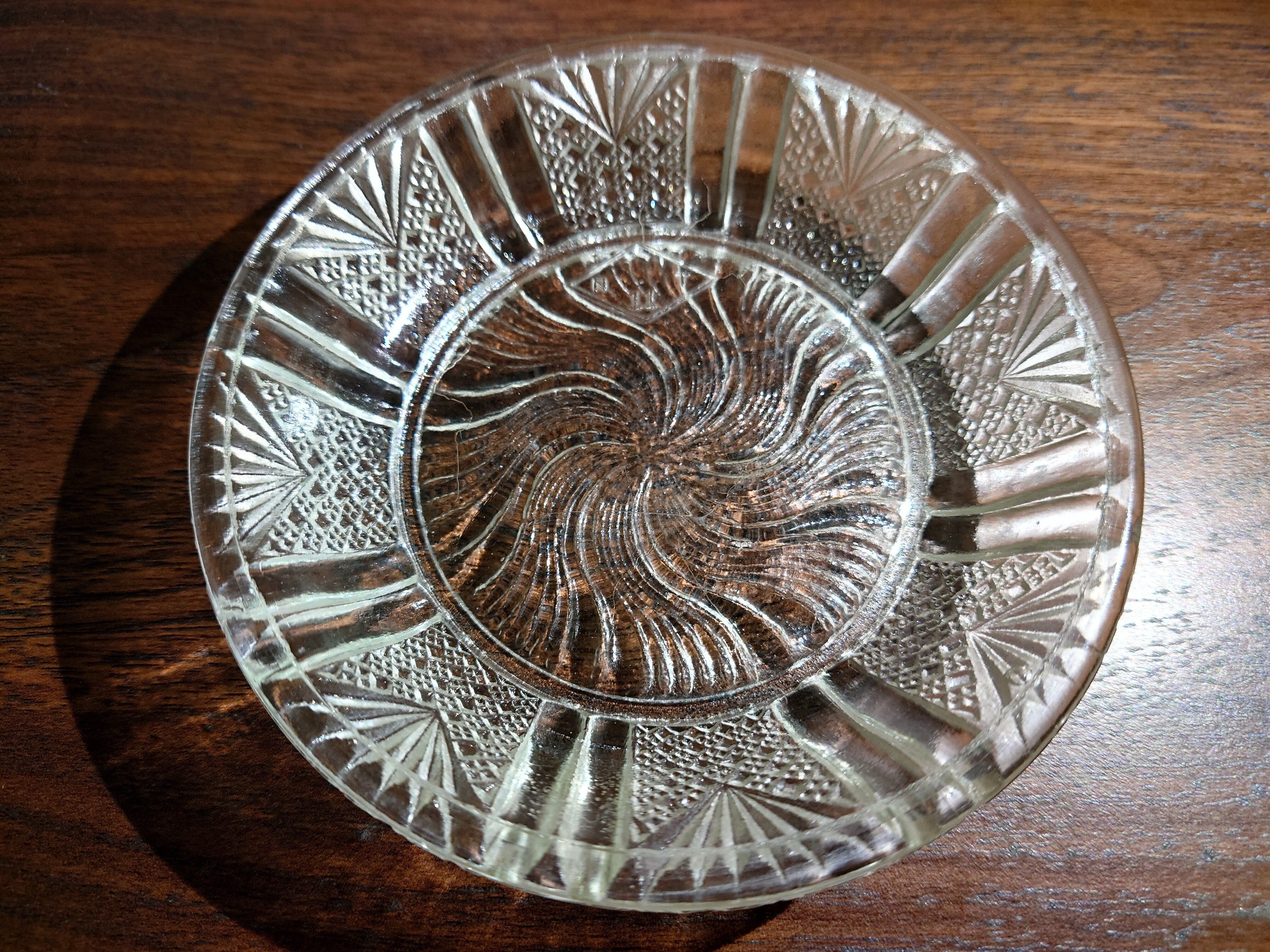 また買ってしまった「TN印プレスガラス八割り(明治)」｜Arie