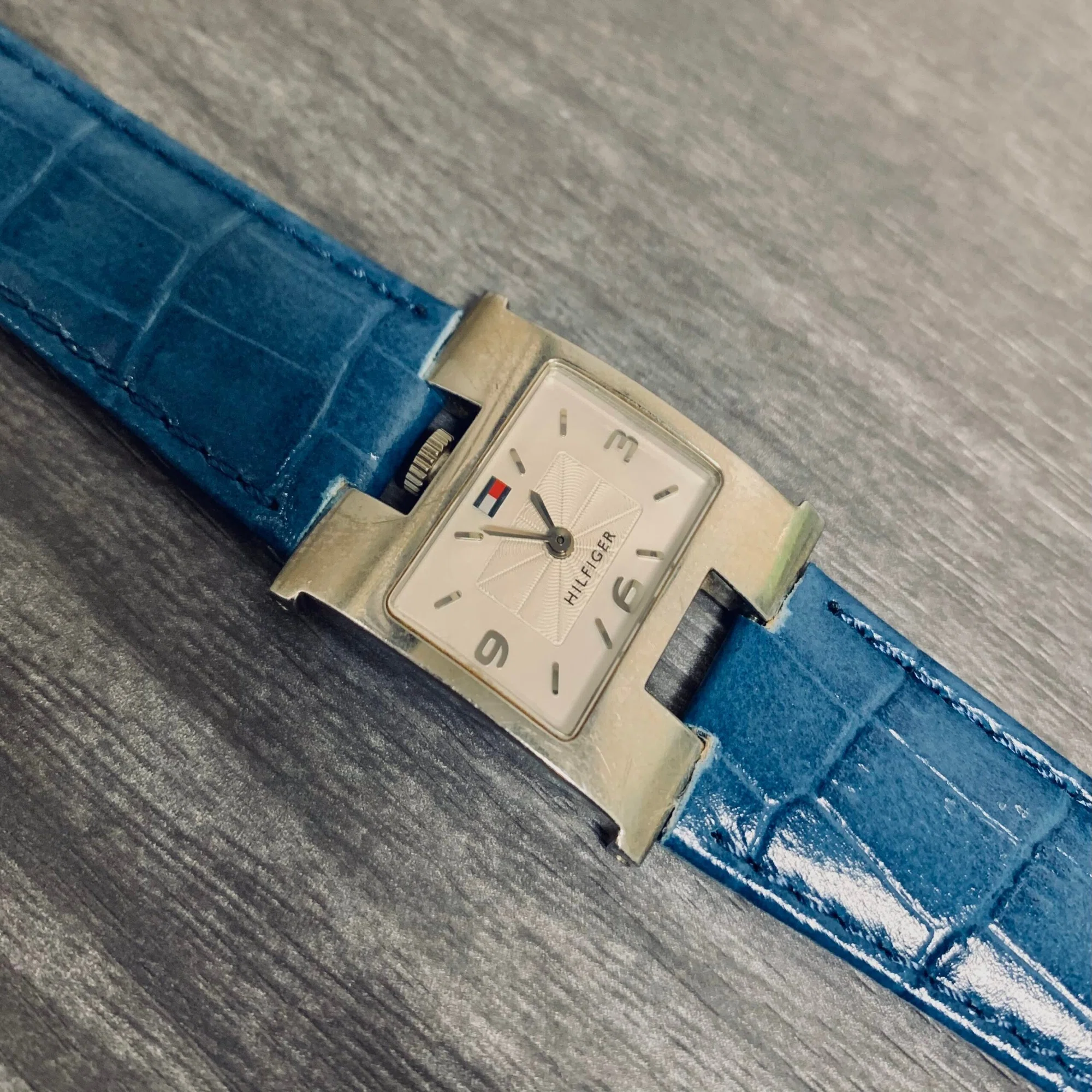 トミー ヒルフィガー（Tommy Hilfiger）時計の電池交換と修理ガイド 