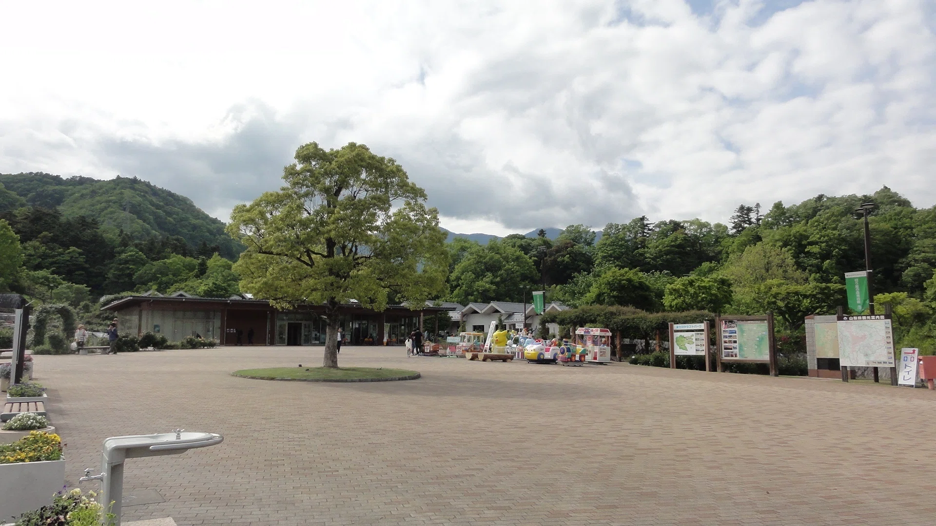 切り絵の森美術館】企画展「前田尋きり絵展 創作の軌跡」を見に行く