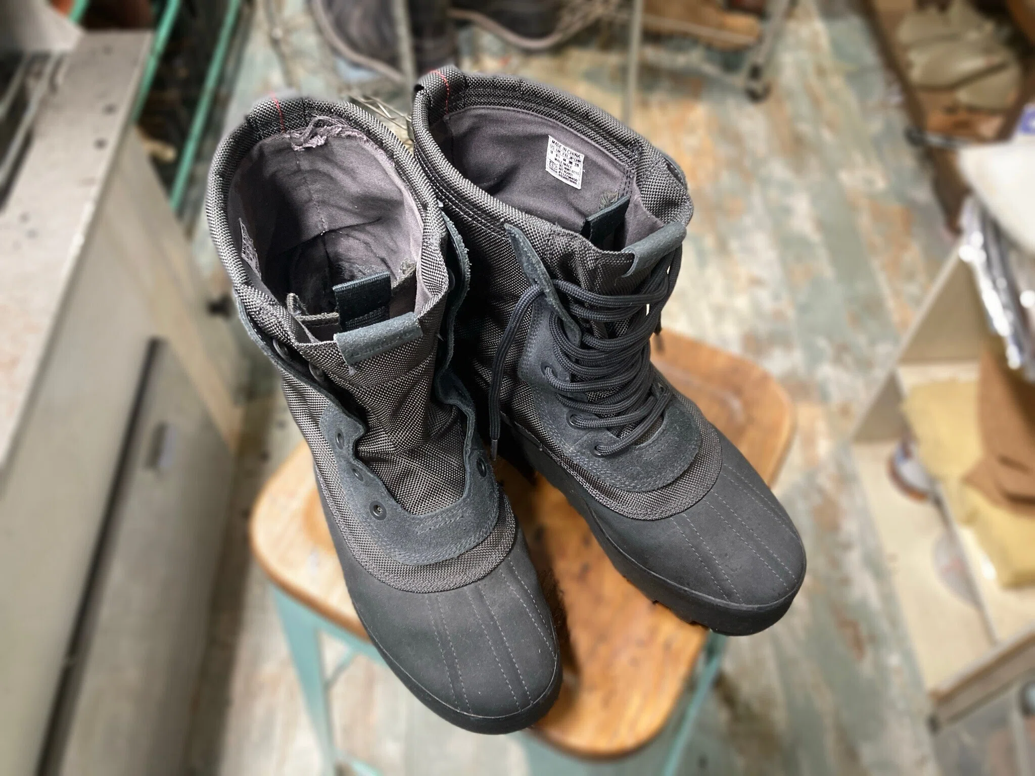 ライニング補修】adidas Yeezy 950の破れたライニングの修理｜CREA