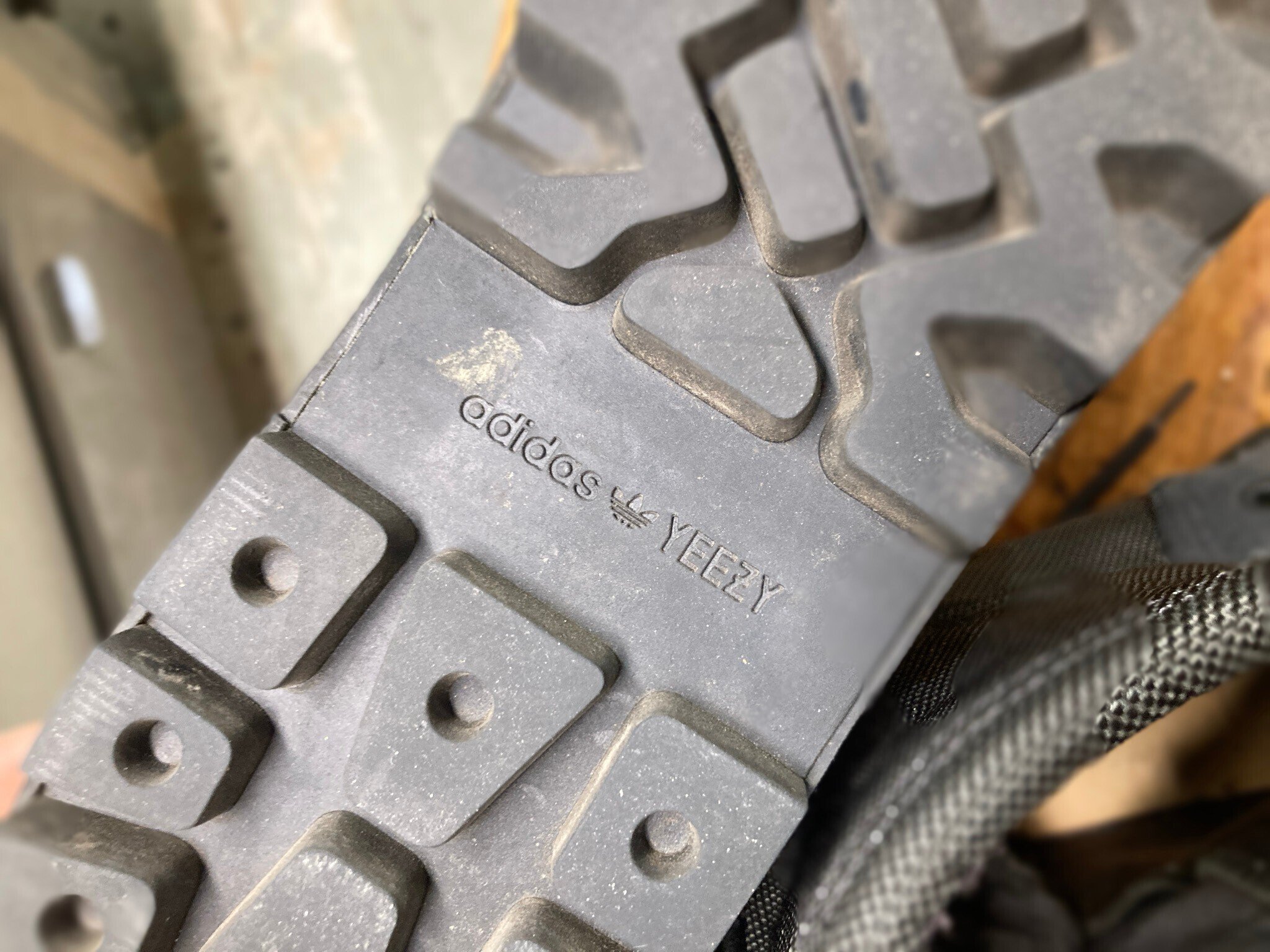 YEEZY SEASON 3 修理改造済 ライニング補修】adidas Yeezy 950の破れたライニングの修理