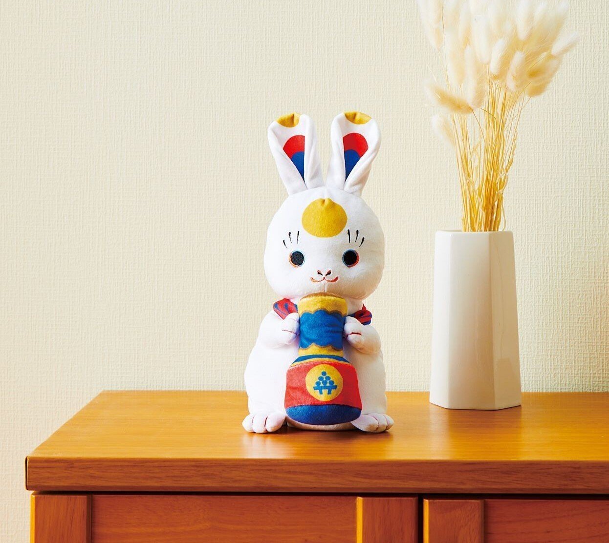 月がウサギに大変身!?世界の月の模様を楽しむリバーシブルぬいぐるみ