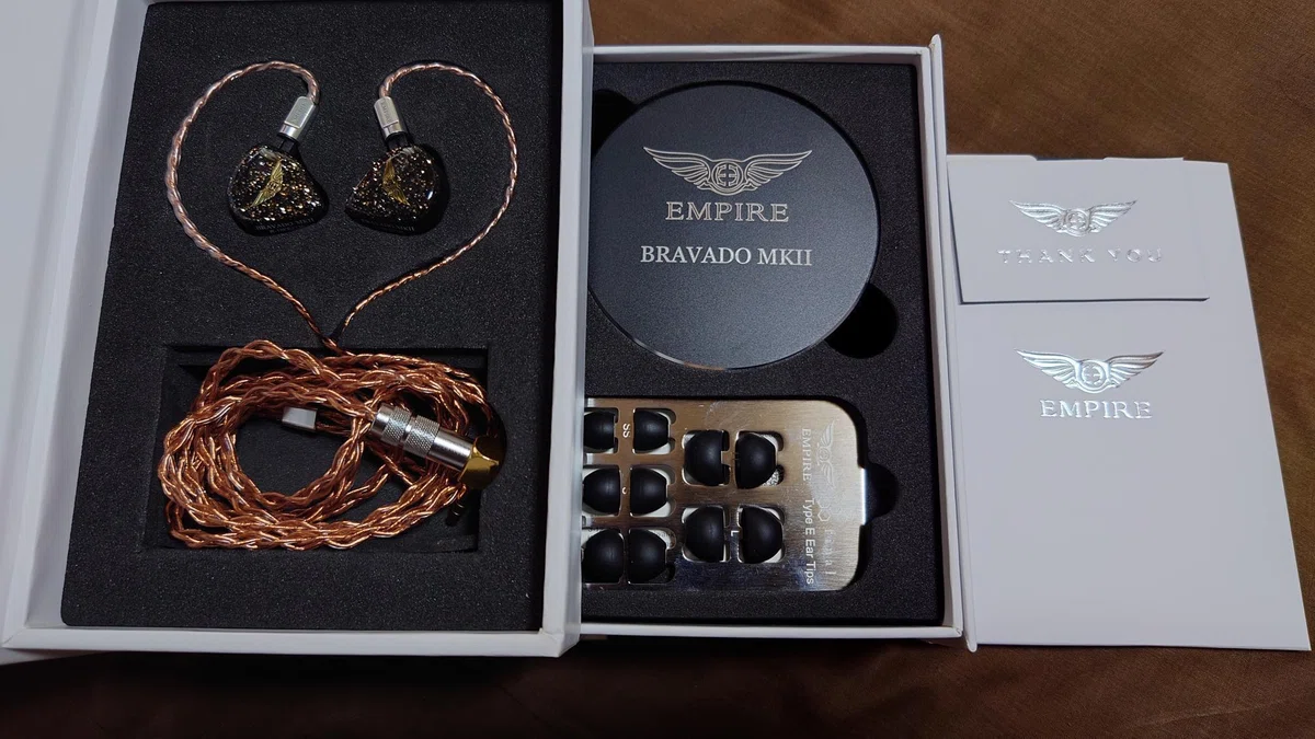 Empire Ears Bravado MKⅡ 青っぽい 訳アリ