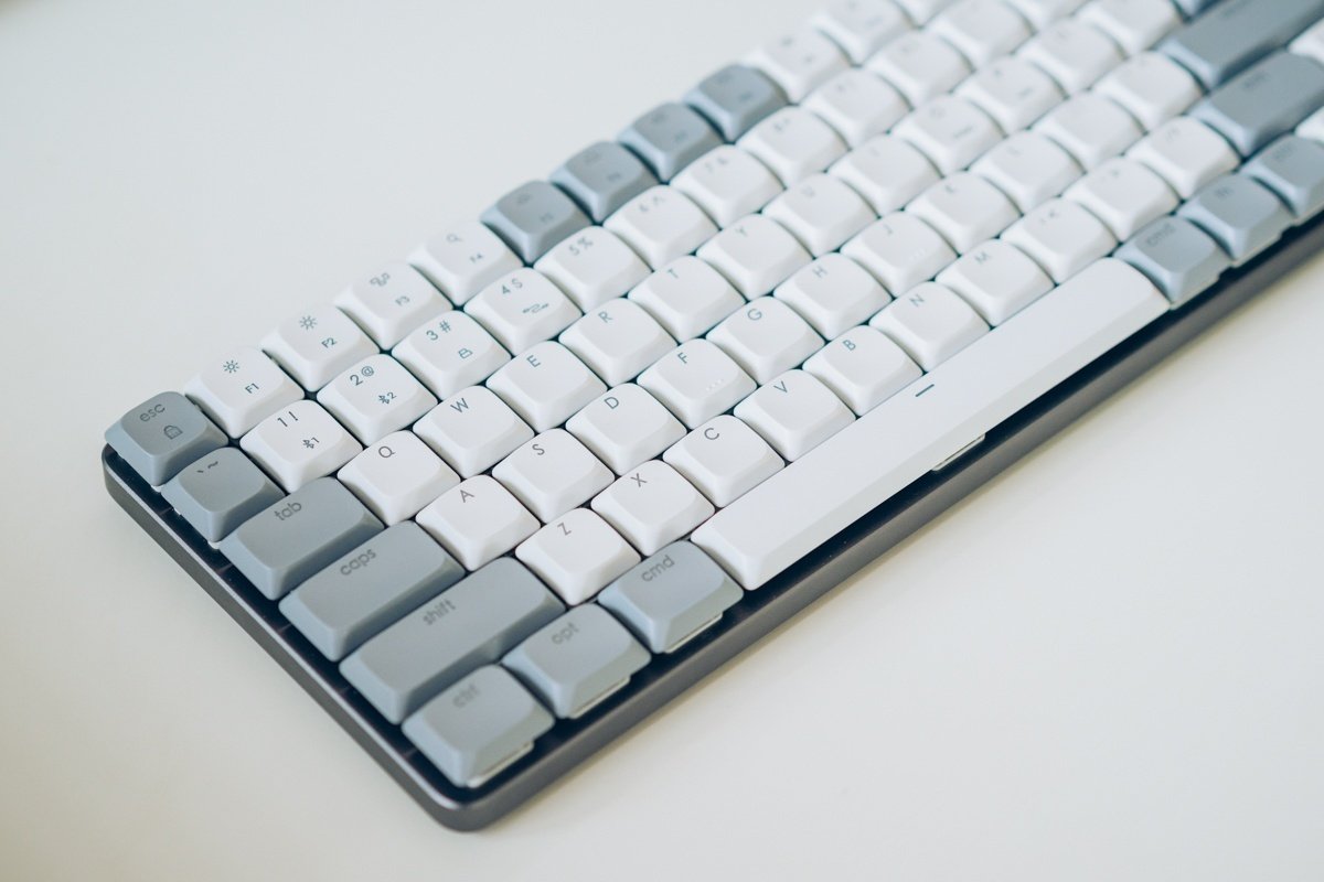 Satechi SM1 84キー ライトグレー/ホワイト Amazon | Satechi SM1 メカニカル キーボード ワイヤレス LED