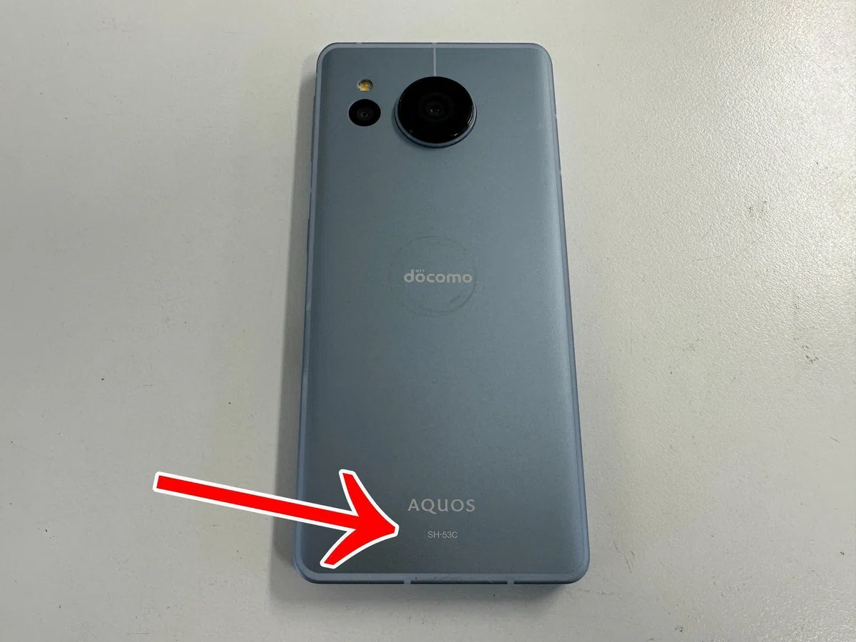 AQUOS sense7の画面交換を14080円で対応中！ガラス割れで画面が映ら 