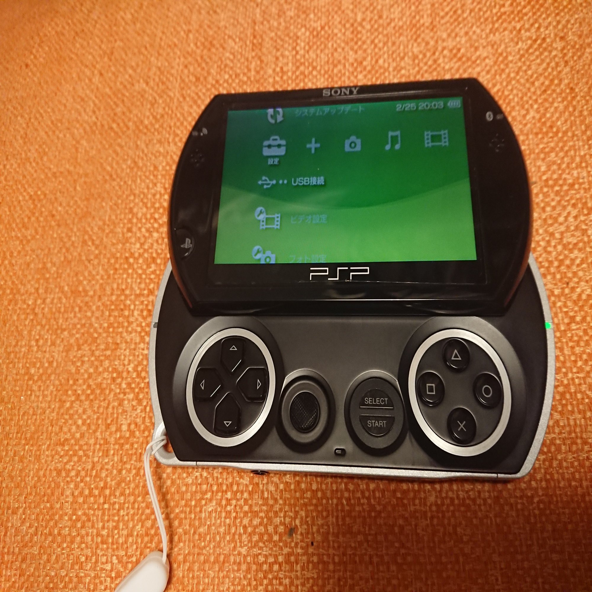 【美品】PSP-N1000 ピアノ・ブラック ☆おまけ付き☆PSPgo PSP-N1000 16G ピアノブラック PSP Go(PSP