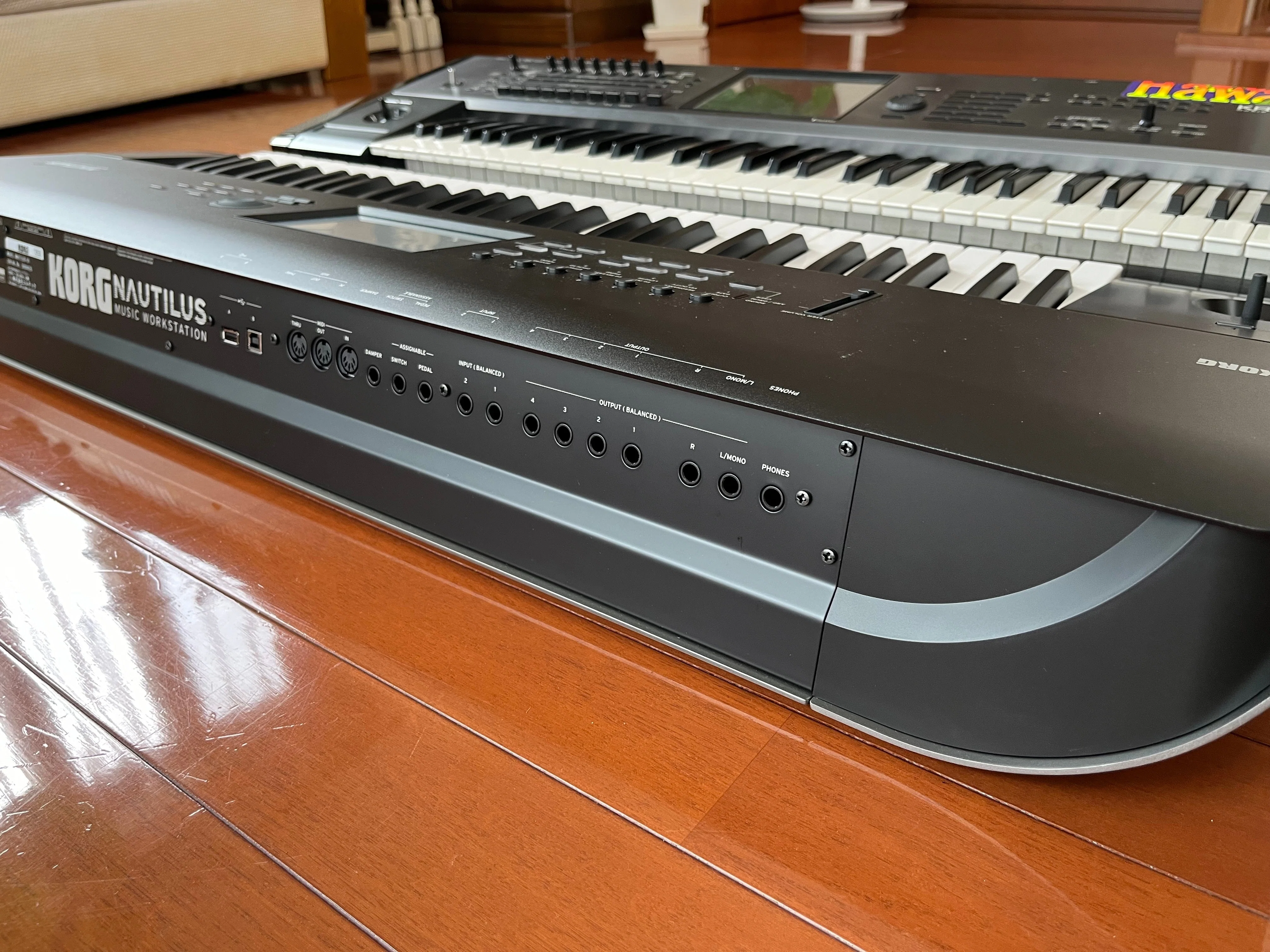 KORG NAUTILUSとKRONOS 外観比較｜hshima