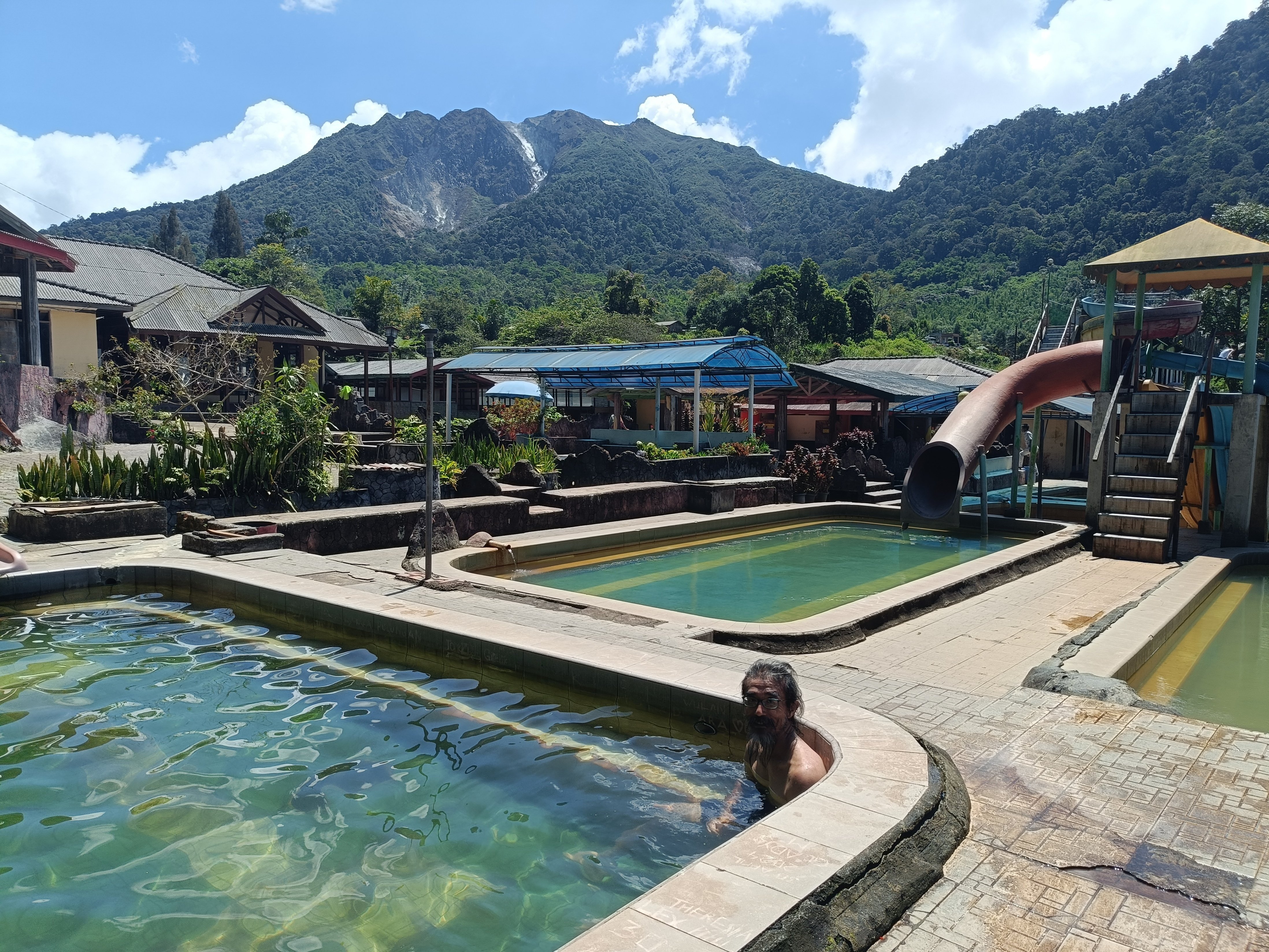 スマトラ島の温泉をめぐる旅 9日目 ブラスタギの絶景温泉｜ウダマコト