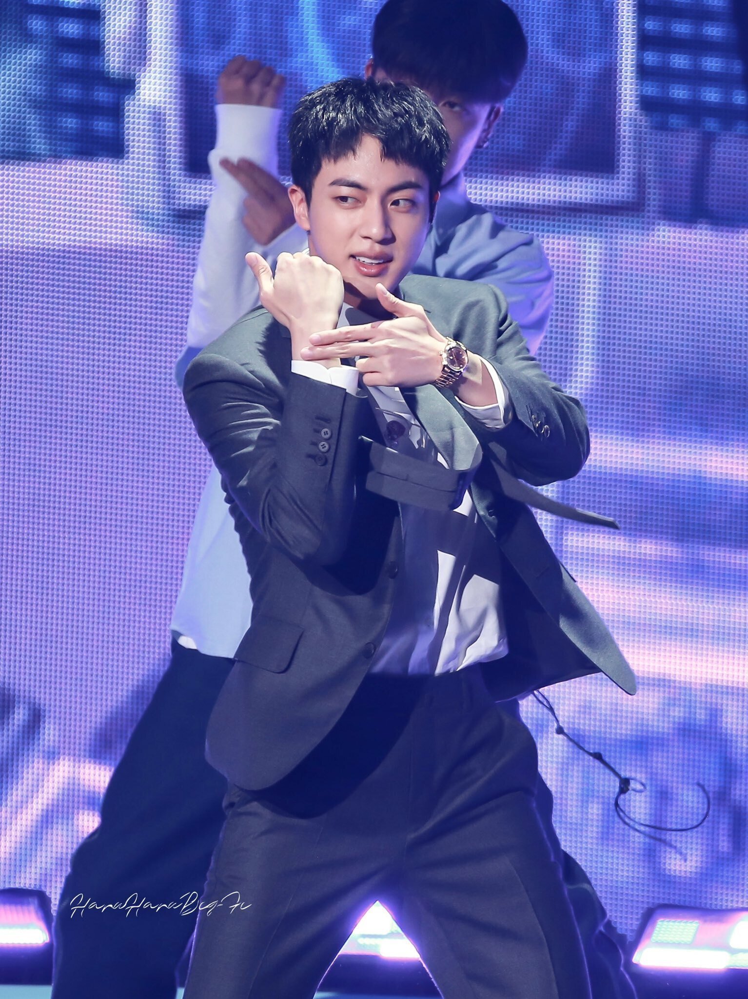 BTS JIN : 2024年6月13日のソクジン、晴れ☀️の「声」について