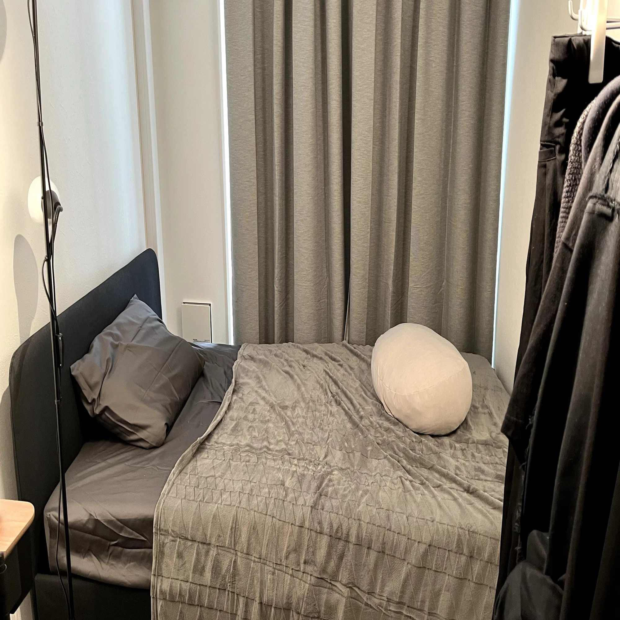 一人暮らし】ベッドが来ました！（IKEA SLATTUM）｜Ishめえる
