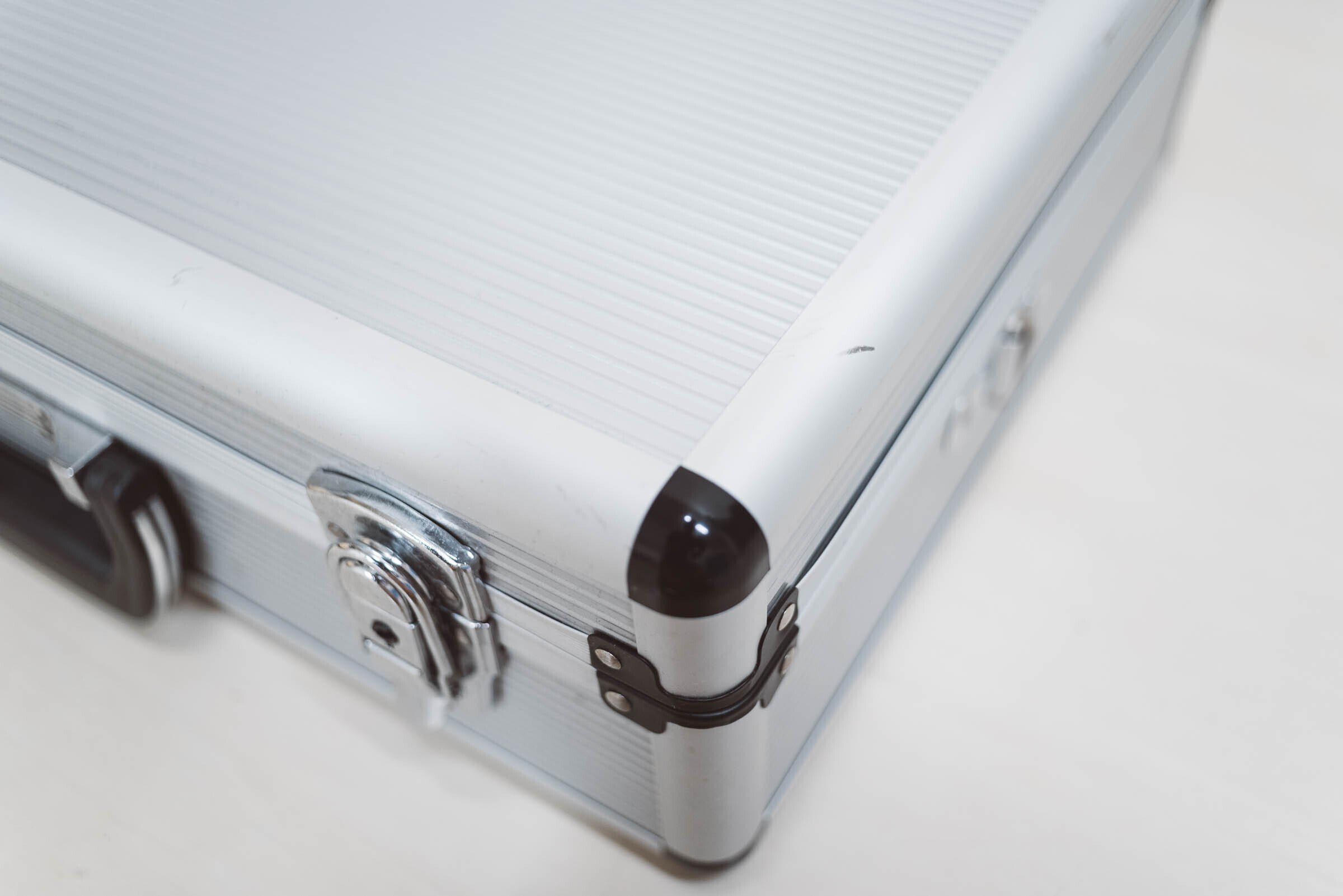 レンズ運搬用のアタッシュケースを作る｜fixsenia