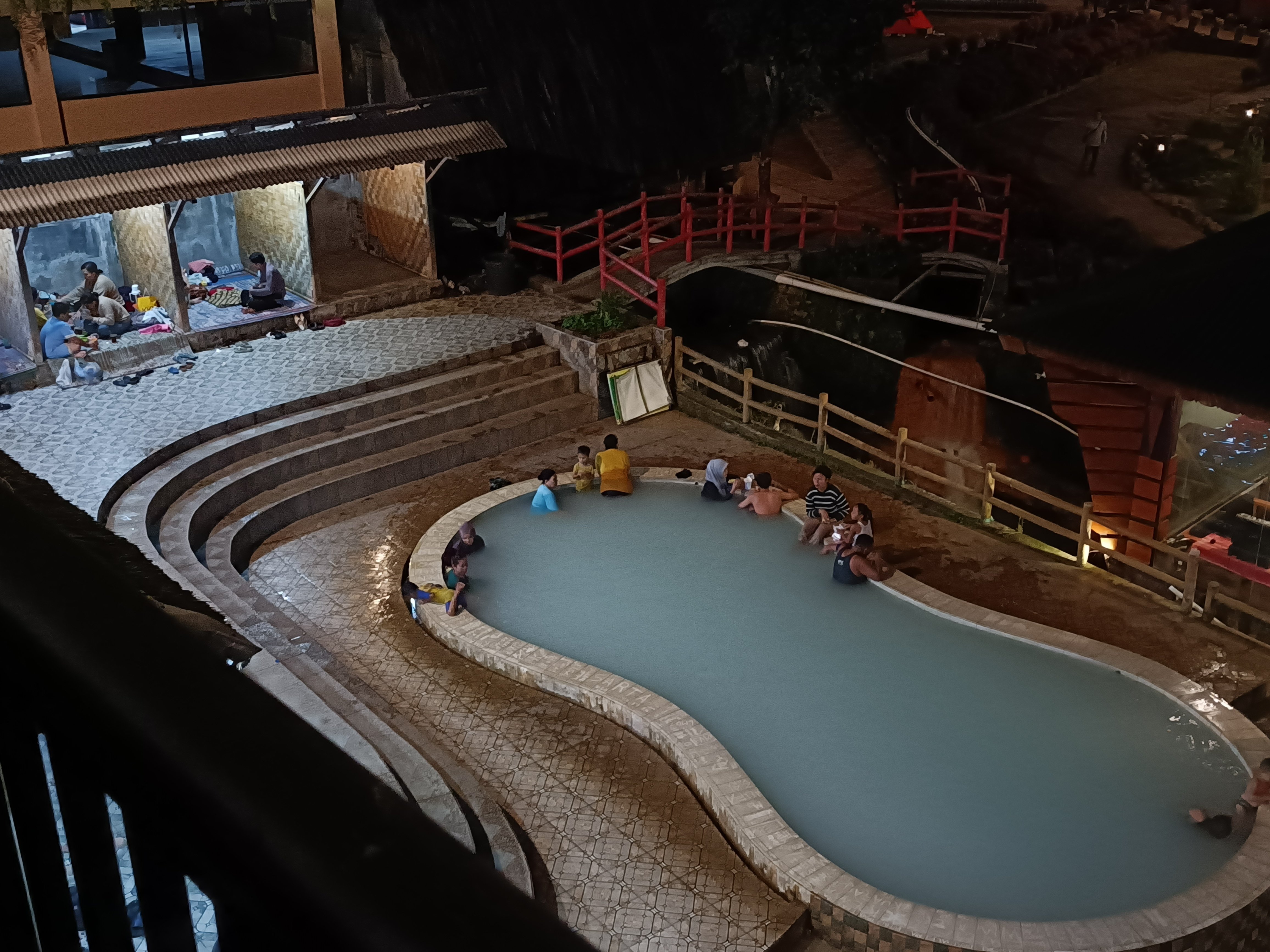 スマトラ島の温泉をめぐる旅 10日目 ブラスタギの温泉を楽しんでから町