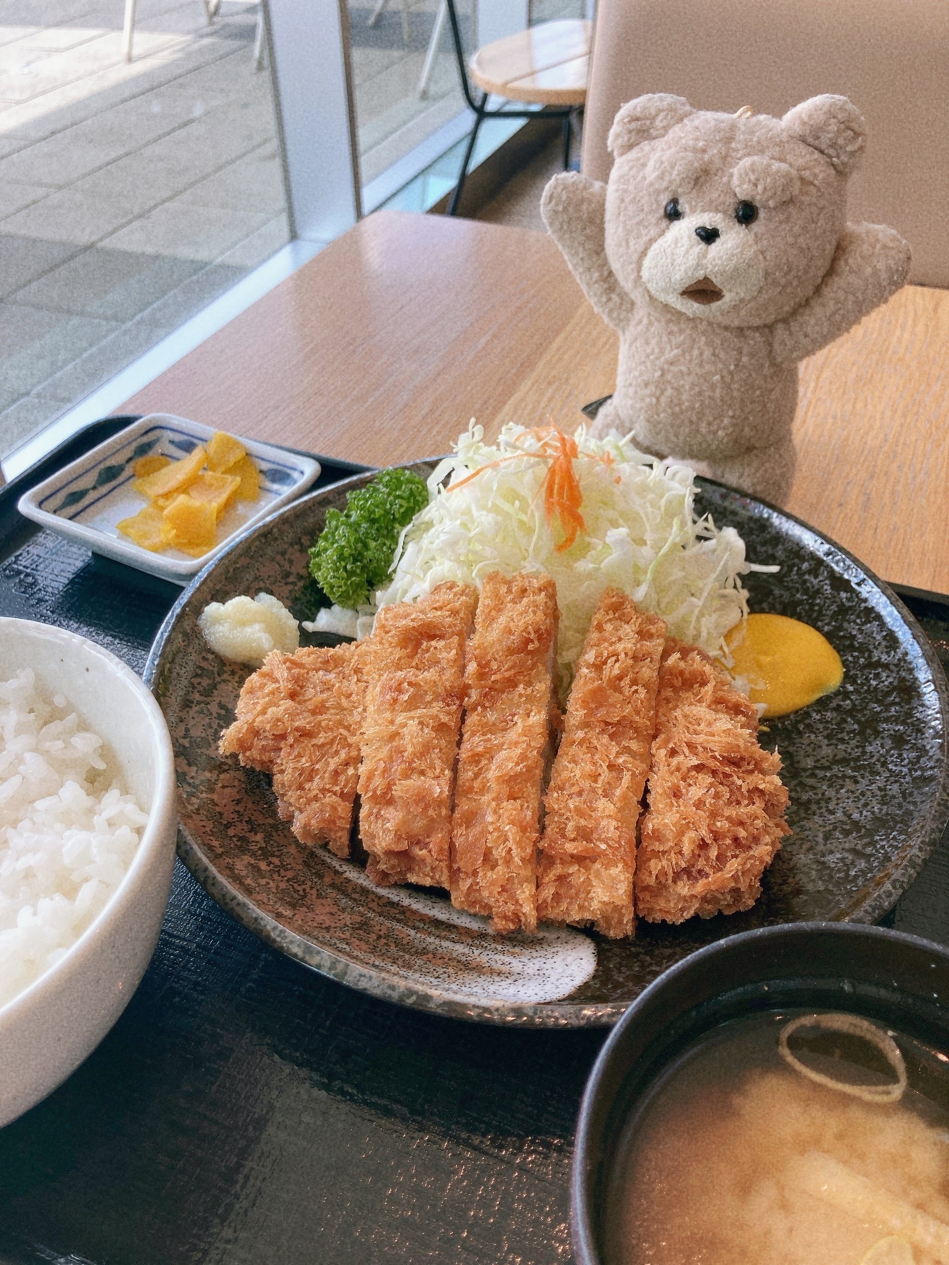 菖蒲PA(しょうぶパーキングエリア)の三元豚の定食　サクサクやわやわアッサリ　うまっ😋くまっ🐻　埼玉県