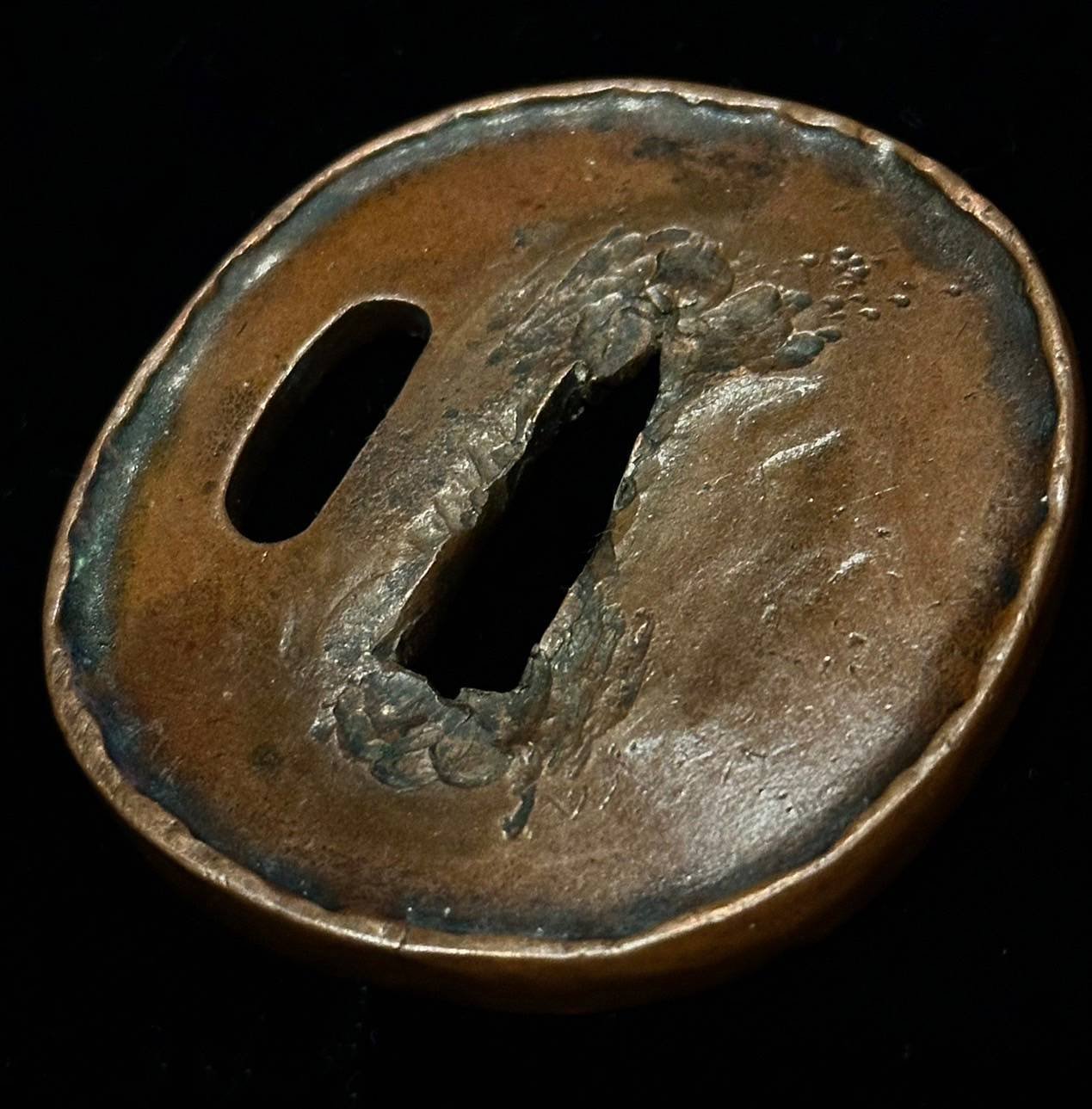 打ち返し耳の素銅短刀鐔｜刀箱師の日本刀ブログ 中村圭佑