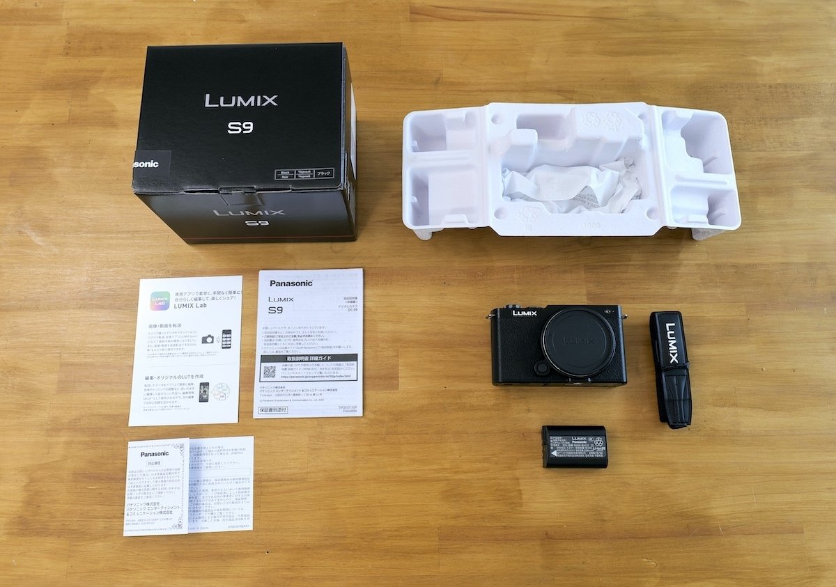 【保証書あり】LUMIX 26mm f8 S9キャンペーン ストラップ付き 保証書あり】LUMIX 26mm f8 S9キャンペーン ストラップ付き