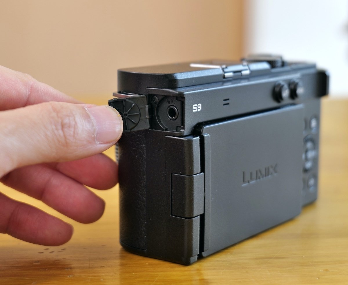 パナソニックがLUMIX S9フルフレームミラーレスカメラを発表