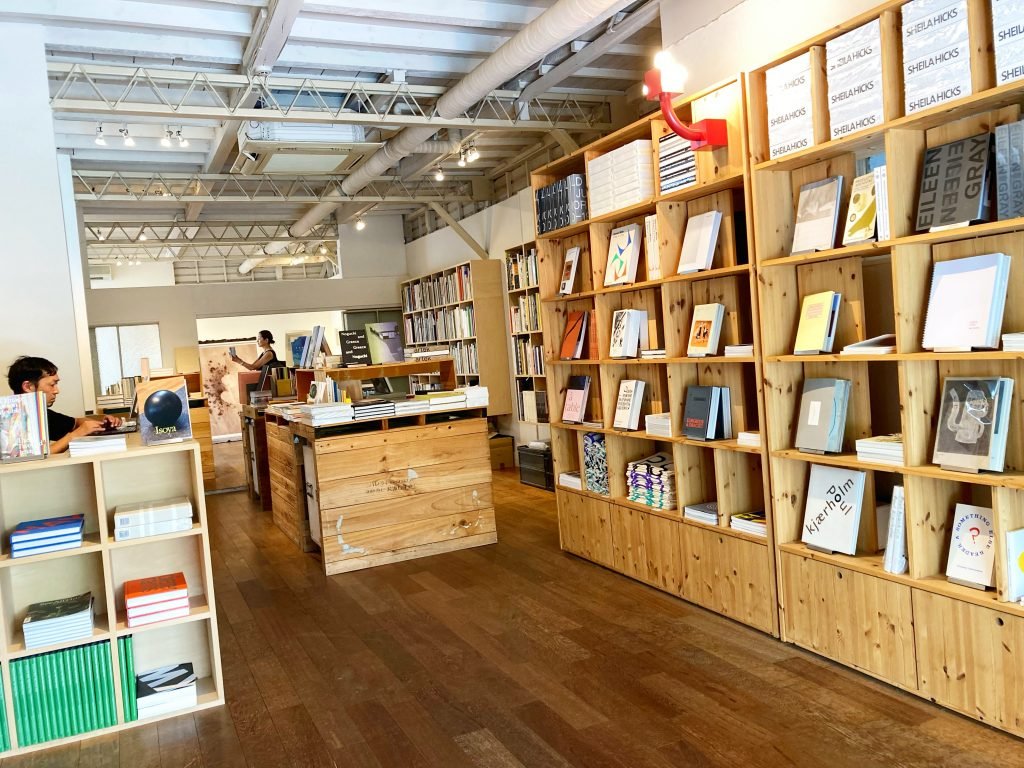 渋谷アートブック散歩No.1 海外の出版社が作る「美しい本」に出会える