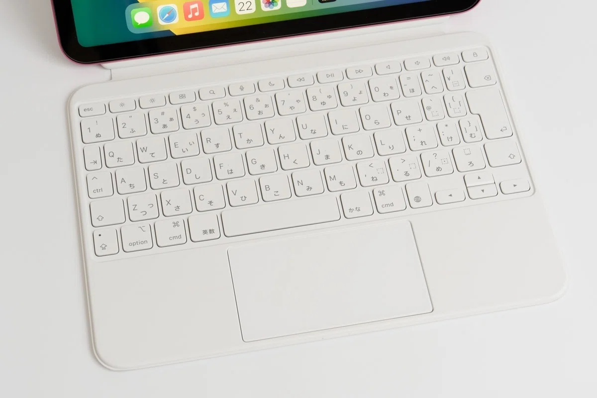 iPad(A16)用Magic Keyboard Folioのキーボードとトラックパッド