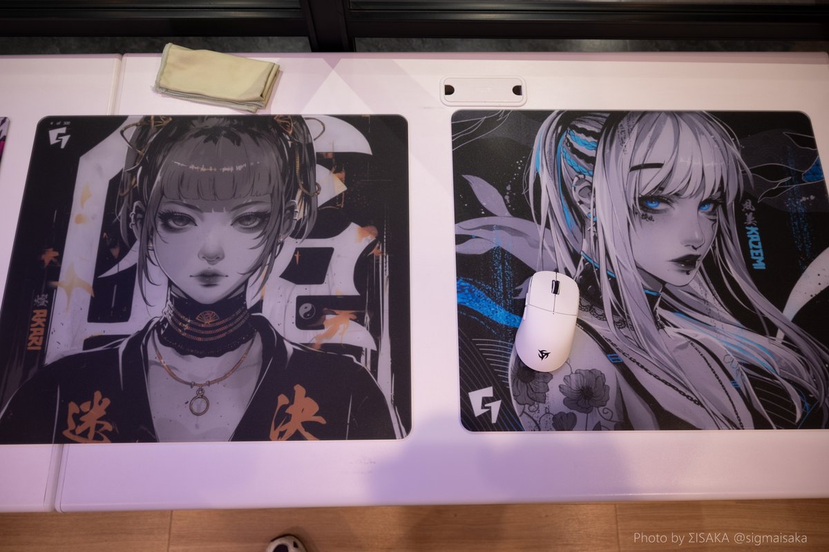 GLSSWRKS Akari Red Japan Limited 抱き締め Edition 